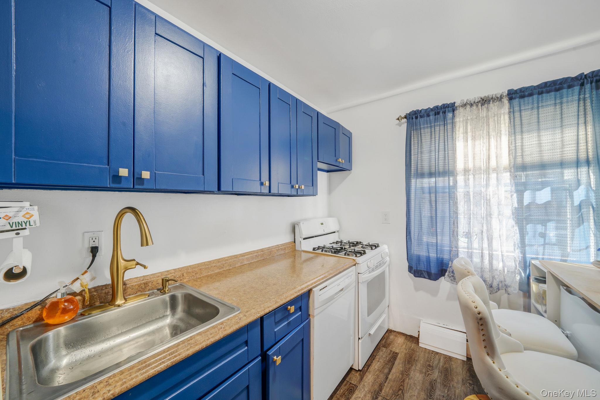 460 Old Town Road # 2J, Port Jefferson Station, NY 11776