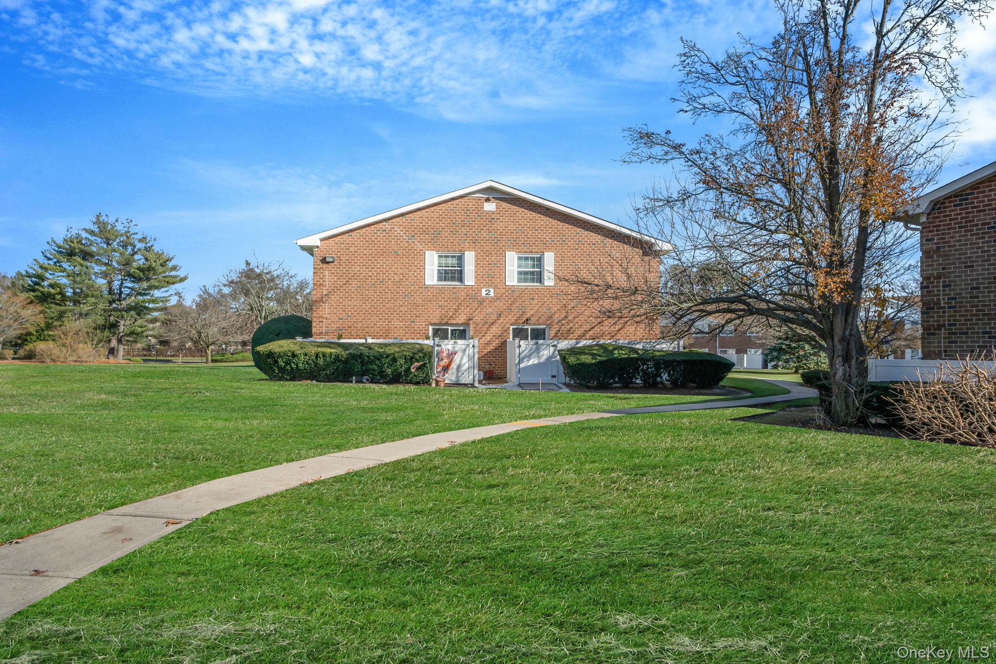 460 Old Town Road # 2J, Port Jefferson Station, NY 11776