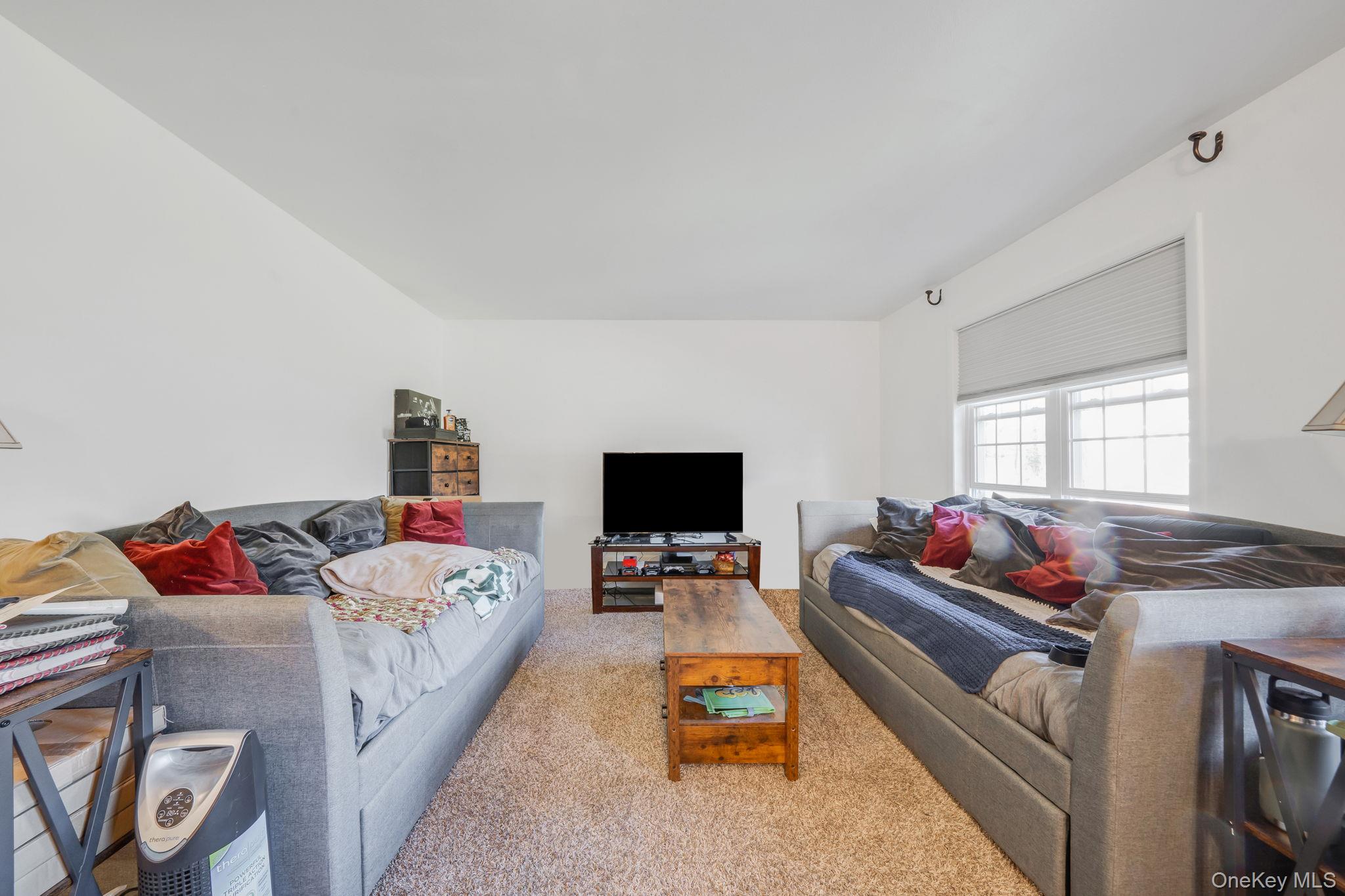 460 Old Town Road # 2J, Port Jefferson Station, NY 11776