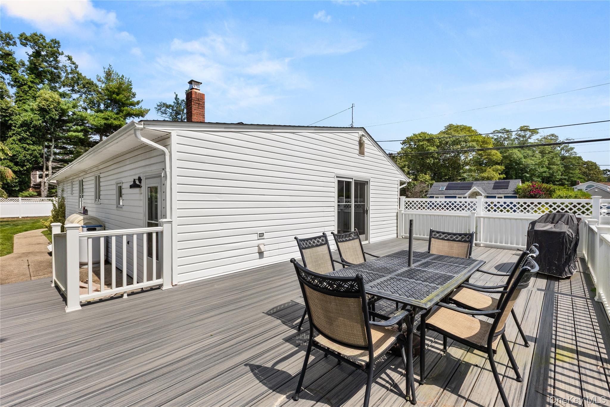 18 Campbell Lane, East Islip, NY 11730