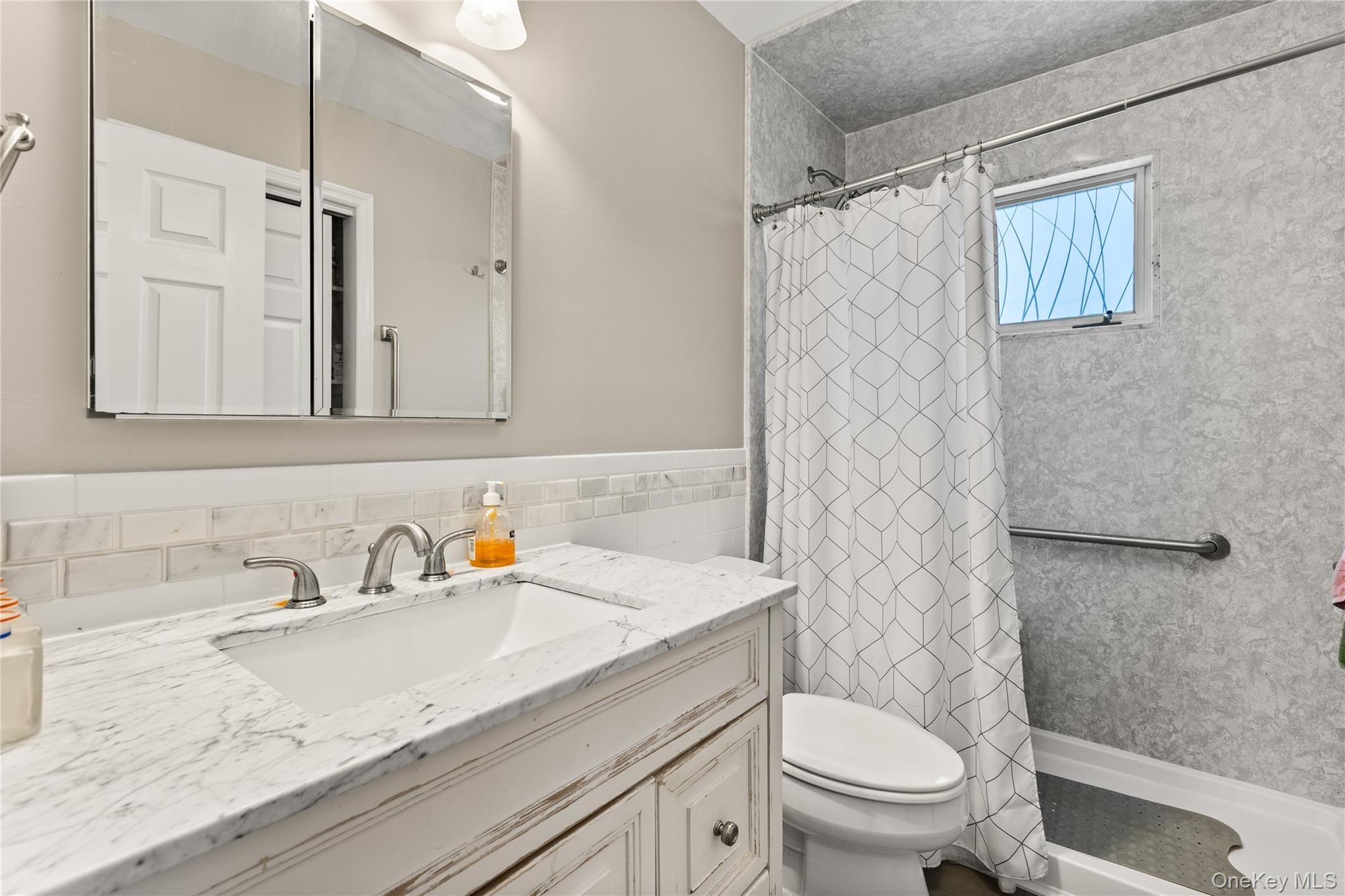 18 Campbell Lane, East Islip, NY 11730