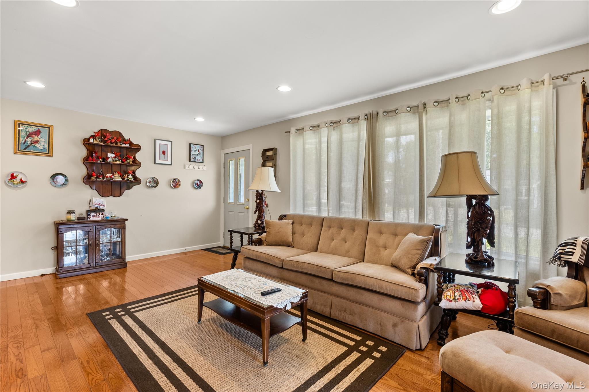 18 Campbell Lane, East Islip, NY 11730