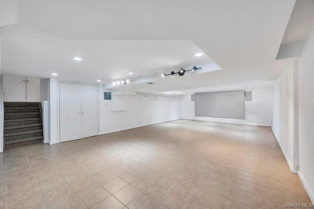 64 Fox Place, Hicksville, NY 11801