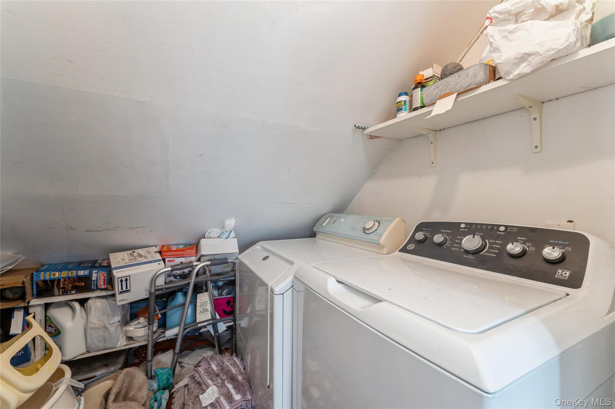 13 Floral Lane, Westbury, NY 11590