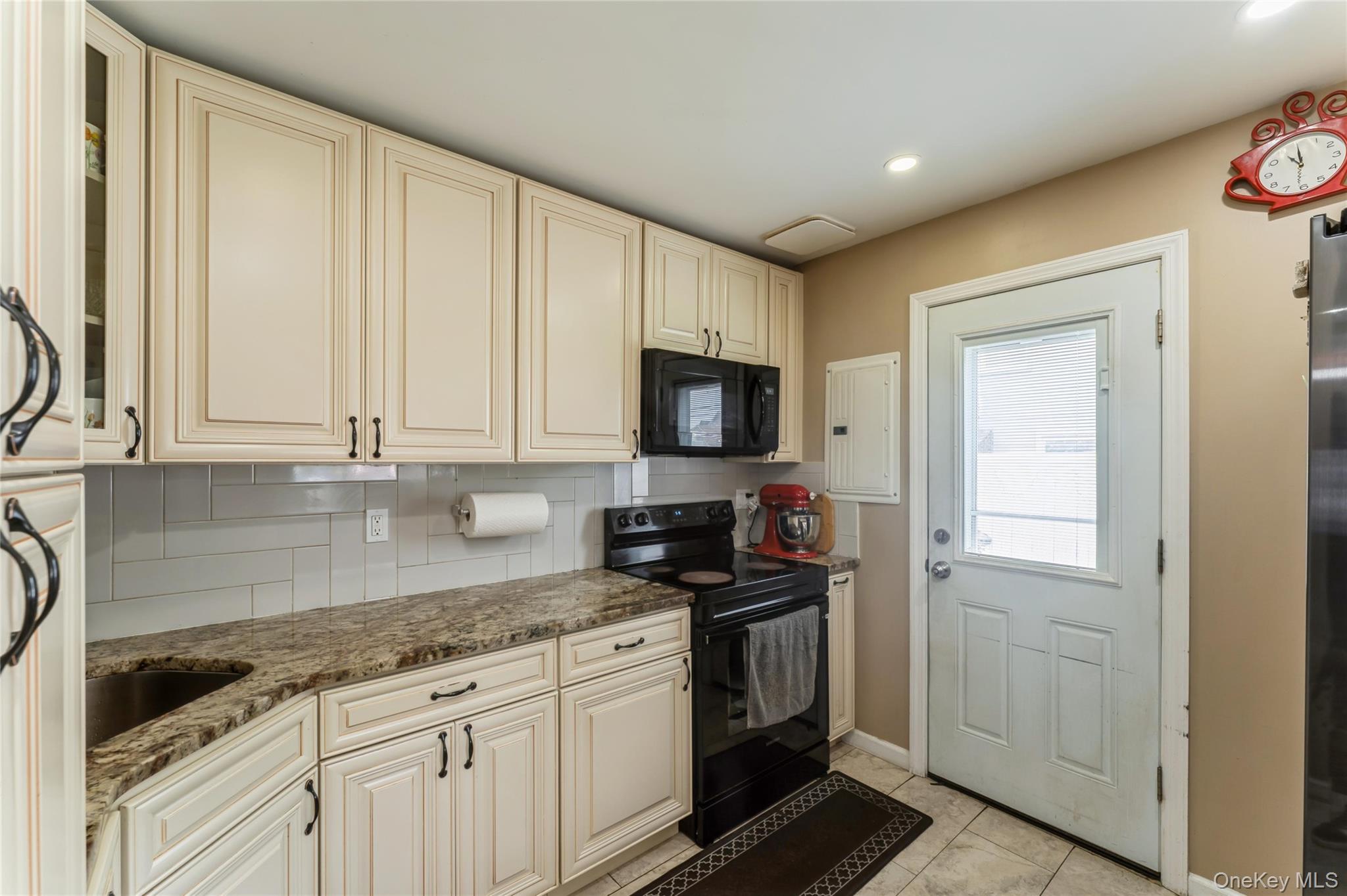 13 Floral Lane, Westbury, NY 11590