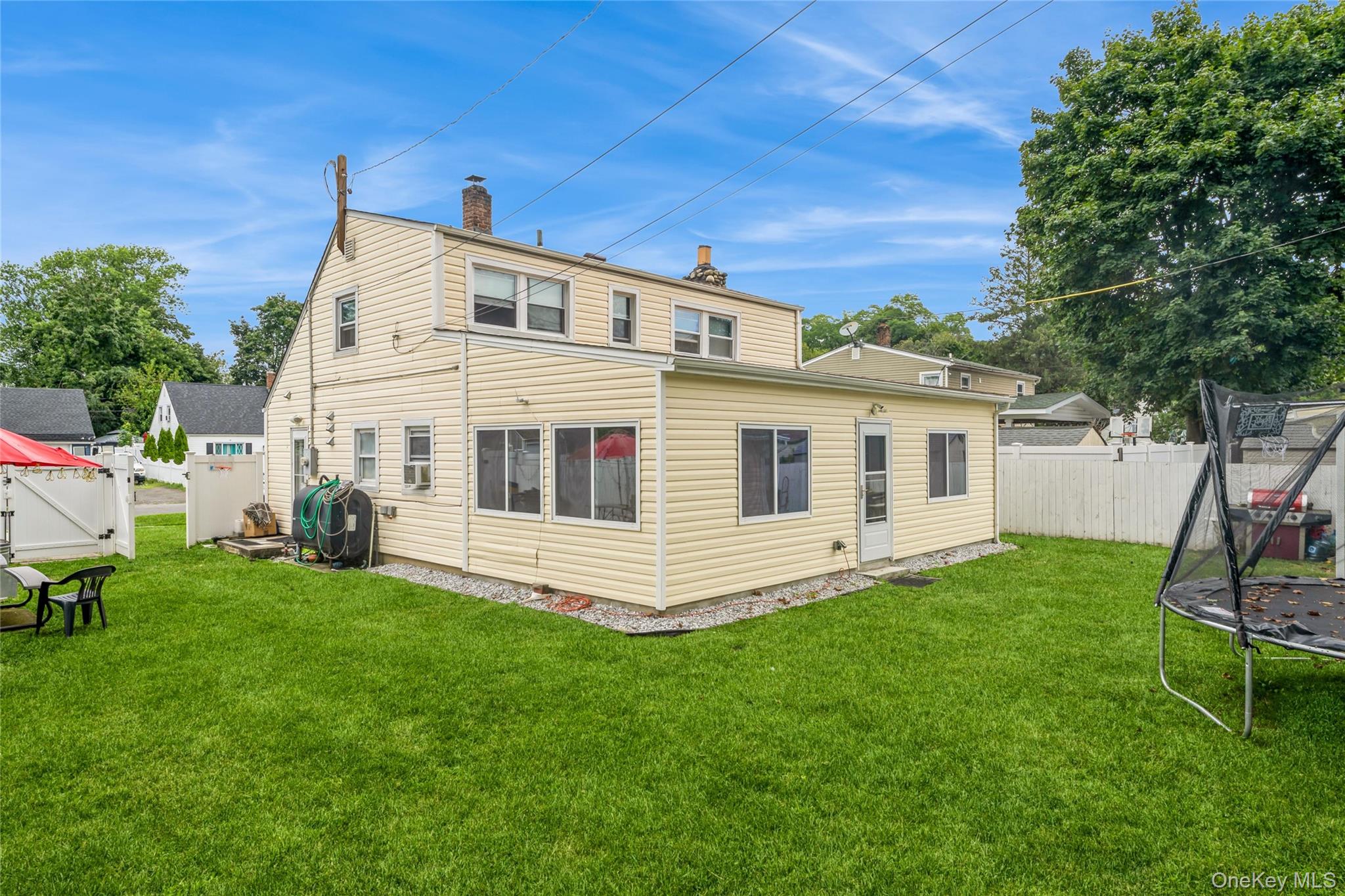 13 Floral Lane, Westbury, NY 11590