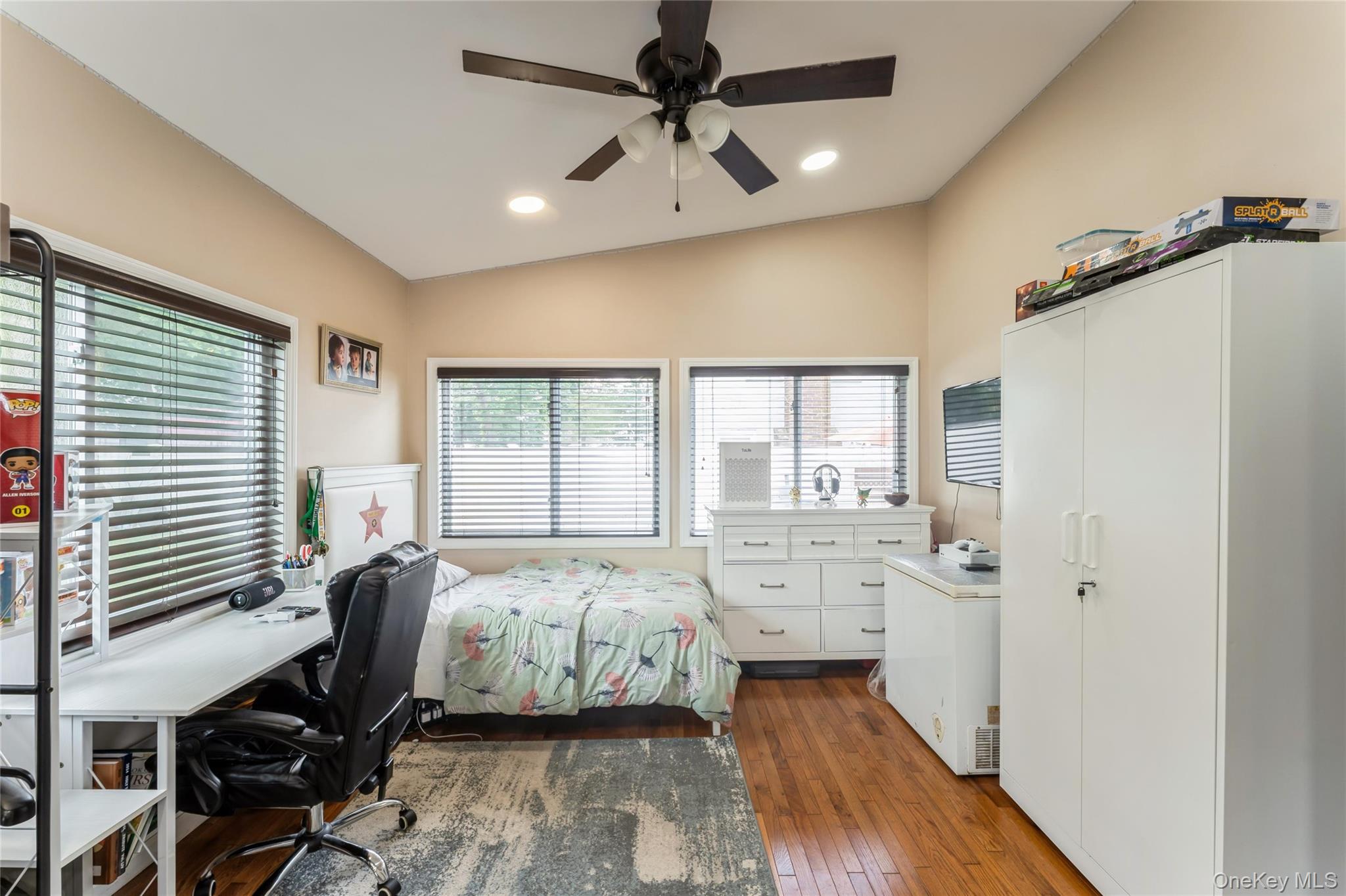 13 Floral Lane, Westbury, NY 11590