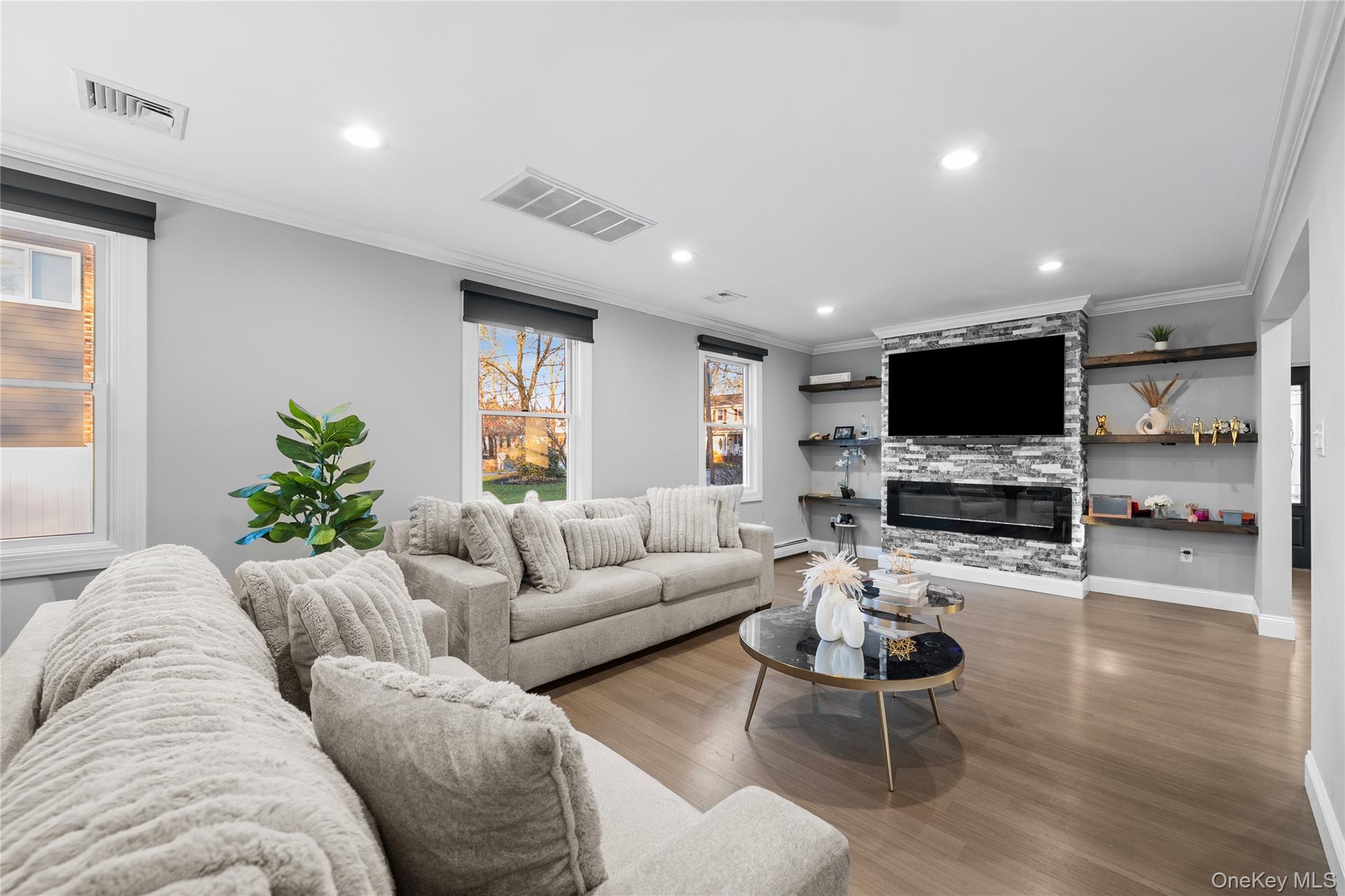 32 Greenport Avenue, Medford, NY 11763