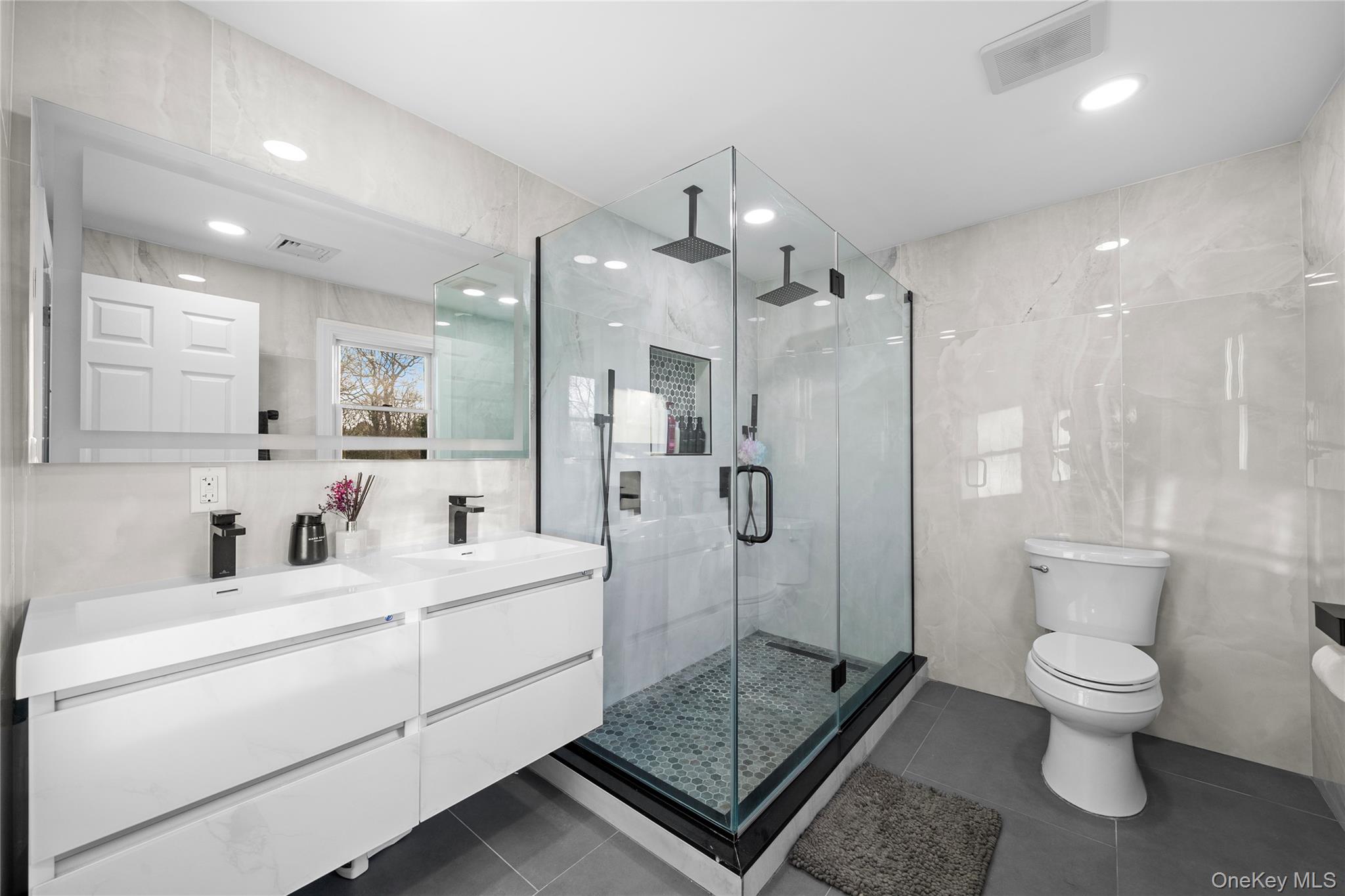 32 Greenport Avenue, Medford, NY 11763