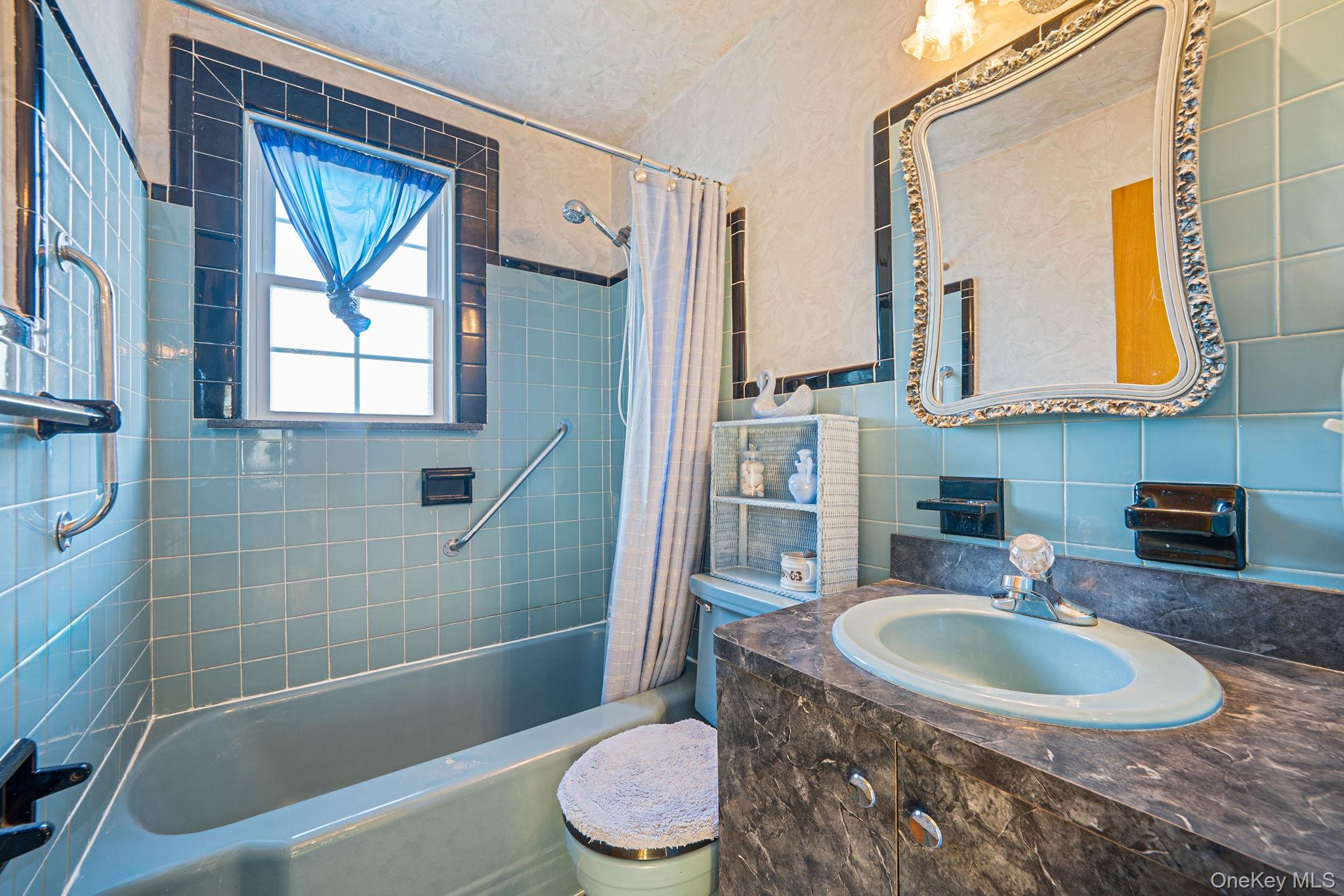 12 Hawthorne Street, Williston Park, NY 11596