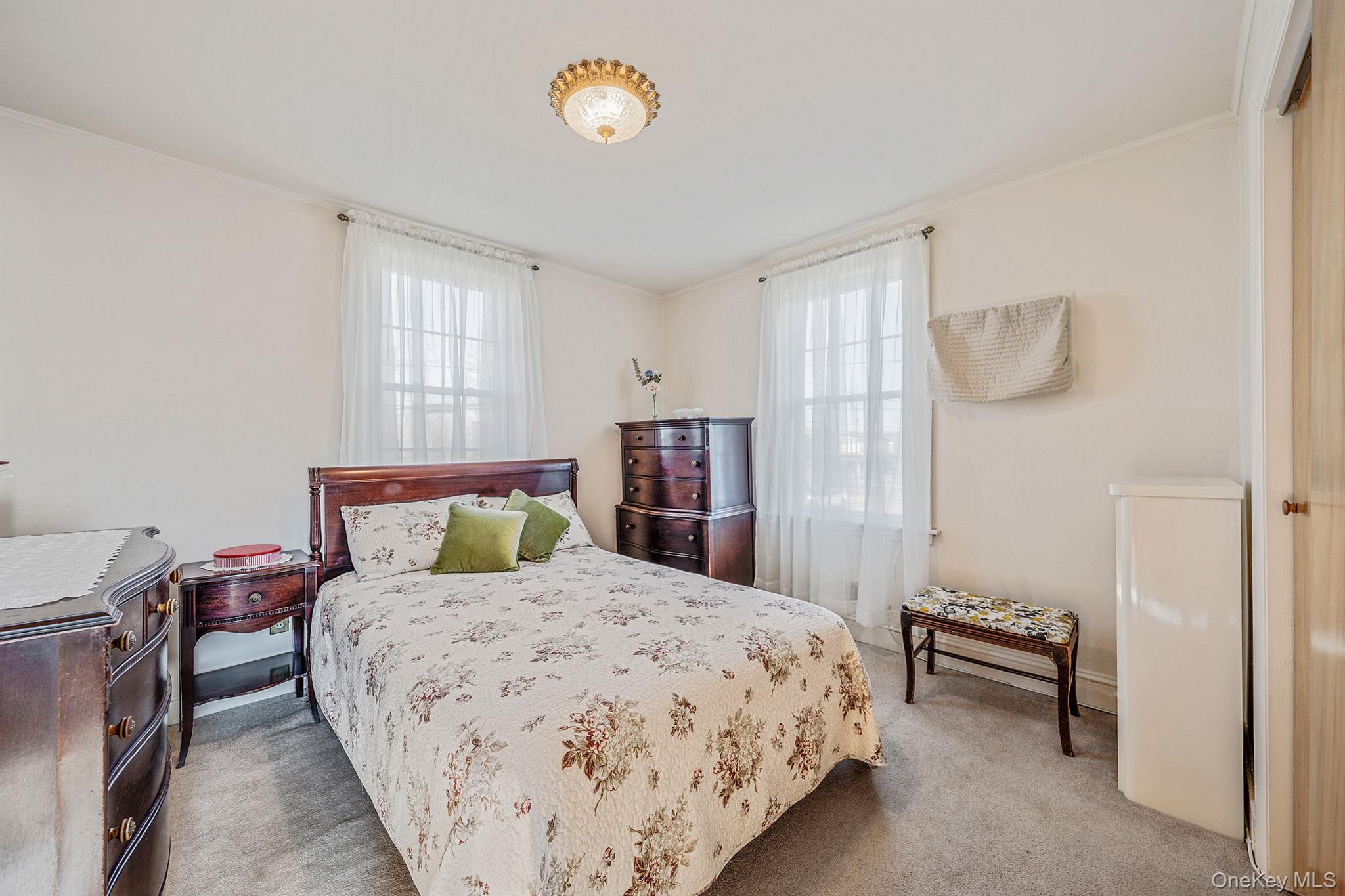 12 Hawthorne Street, Williston Park, NY 11596