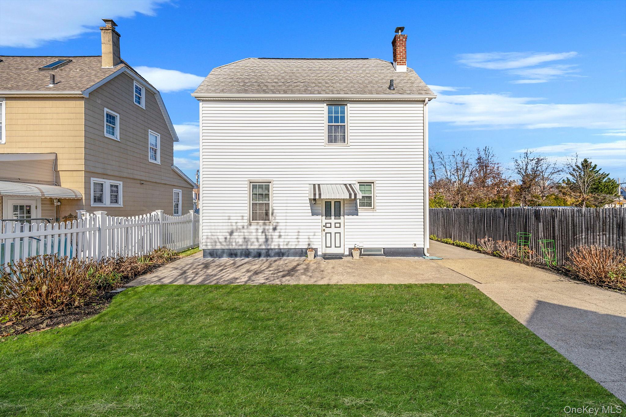 12 Hawthorne Street, Williston Park, NY 11596