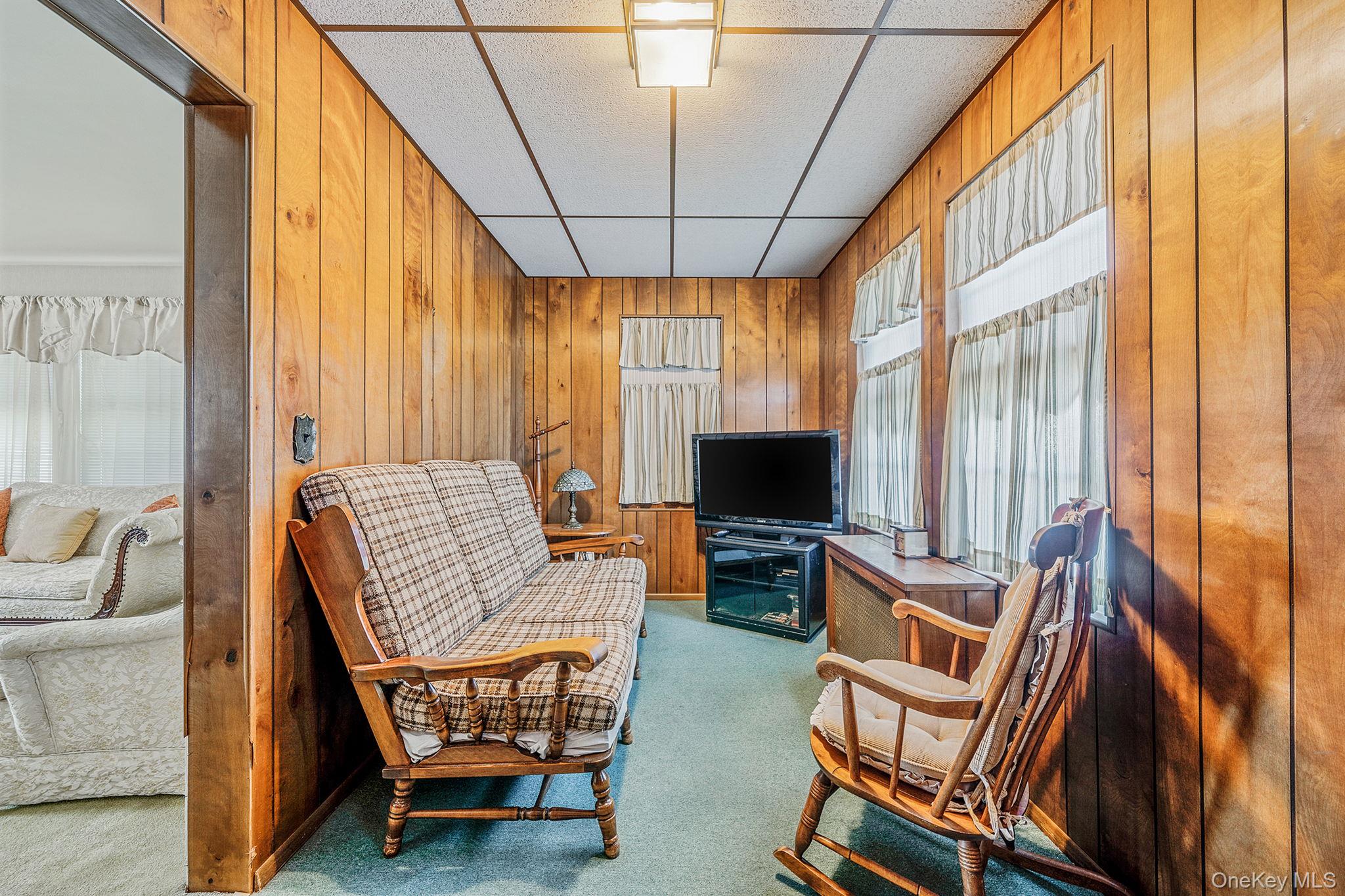 12 Hawthorne Street, Williston Park, NY 11596