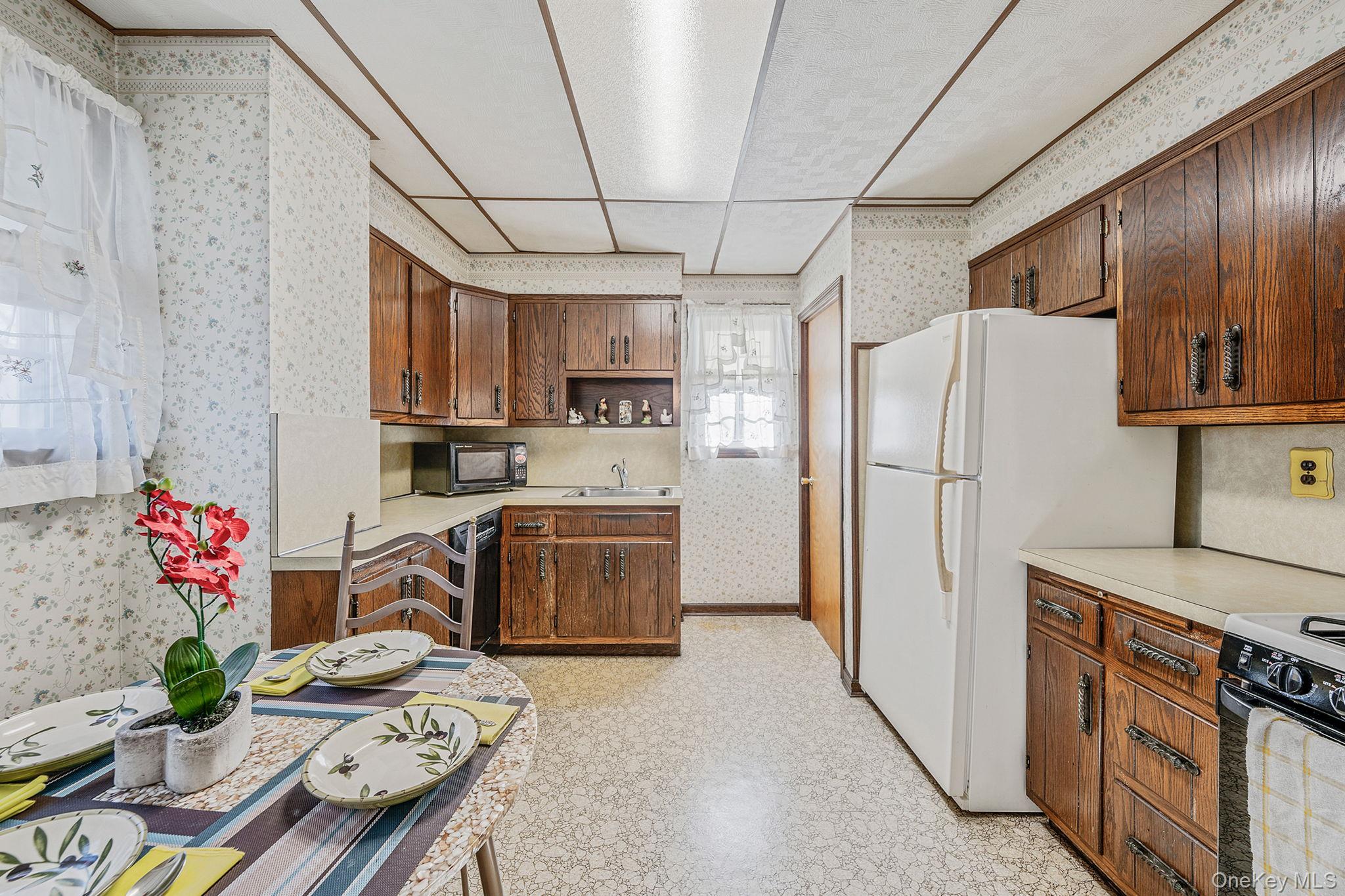 12 Hawthorne Street, Williston Park, NY 11596