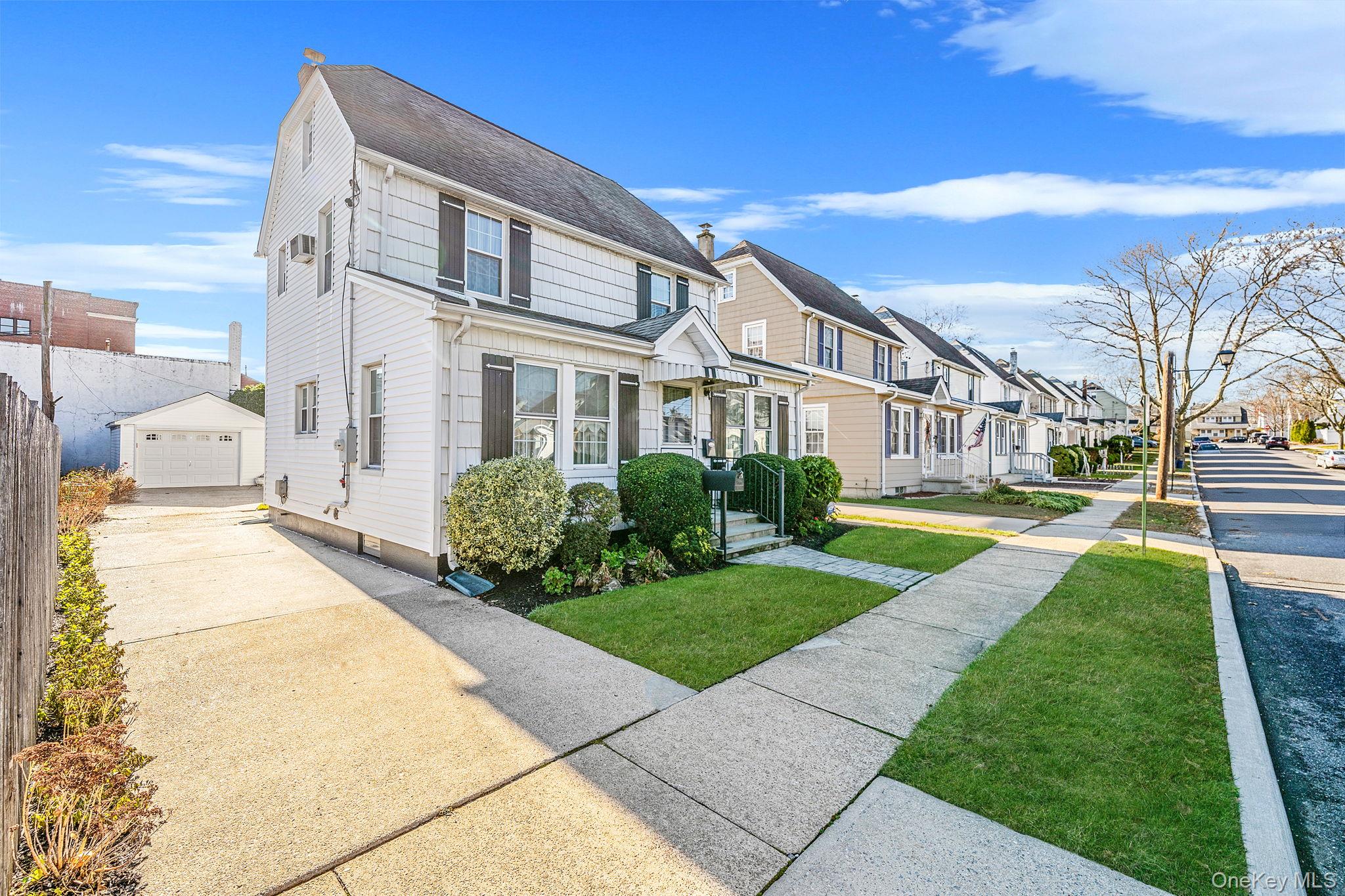 12 Hawthorne Street, Williston Park, NY 11596