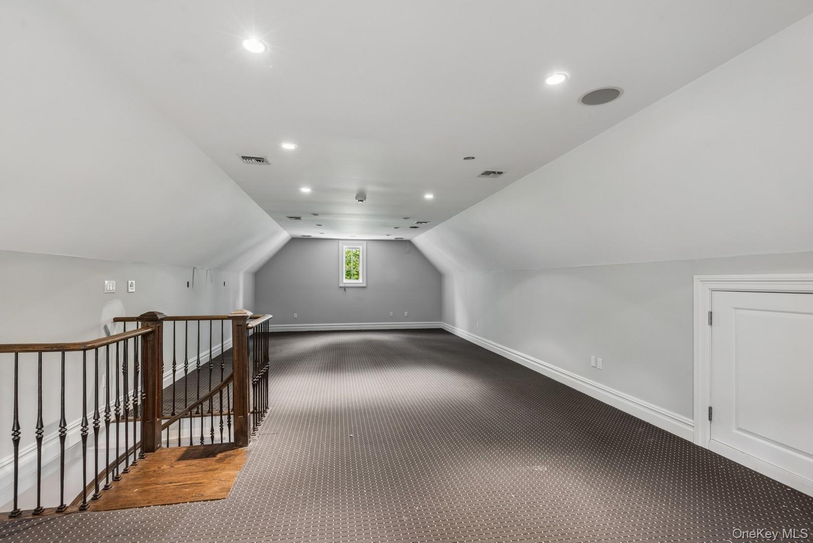 3 The Brae, Woodbury, NY 11797