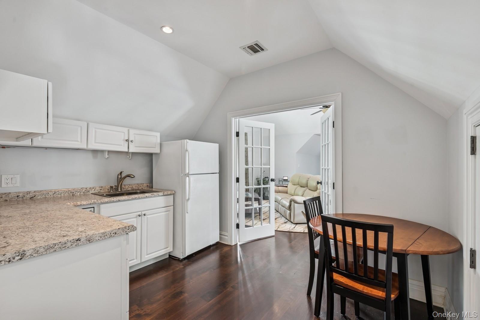 3 The Brae, Woodbury, NY 11797