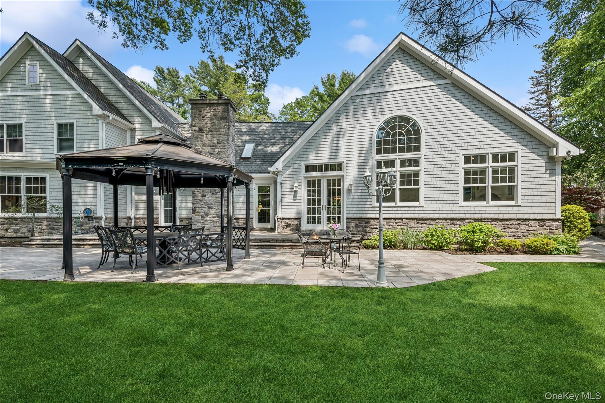 3 The Brae, Woodbury, NY 11797