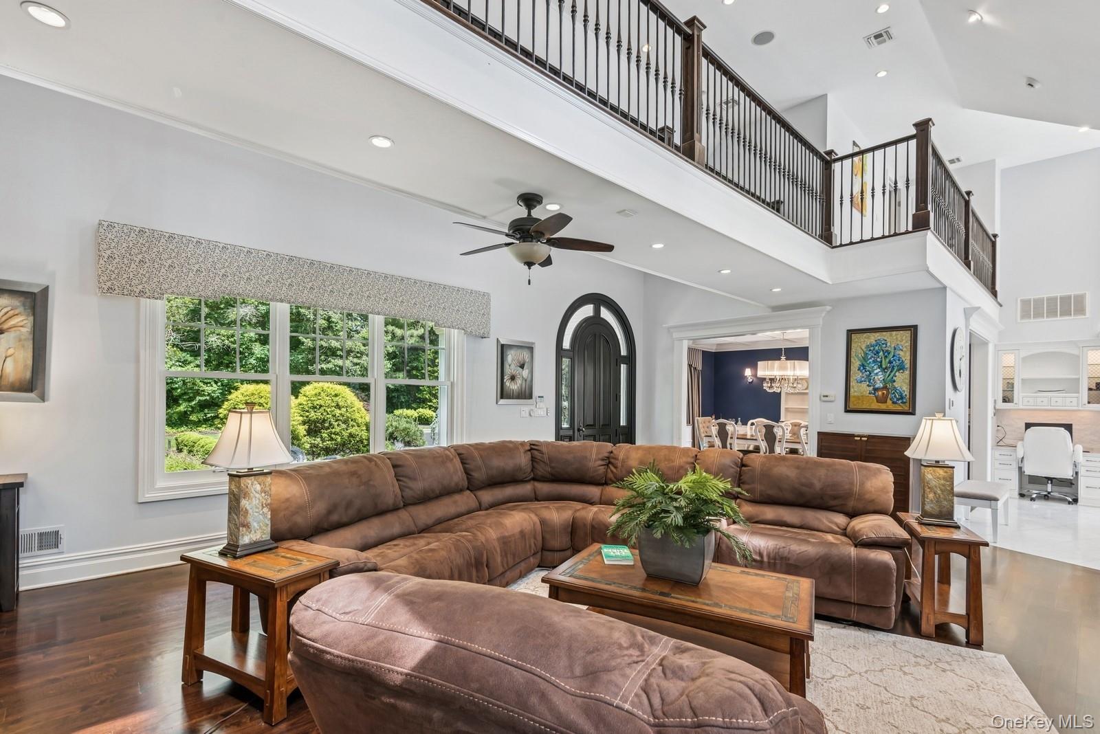 3 The Brae, Woodbury, NY 11797