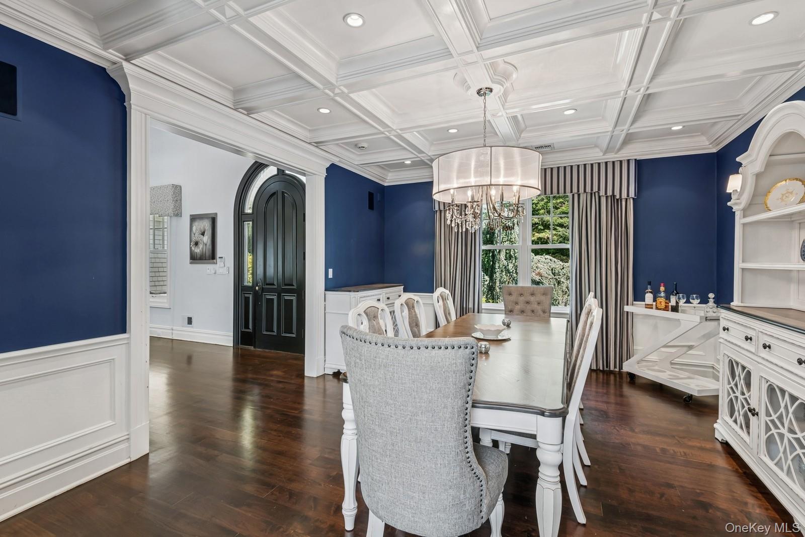 3 The Brae, Woodbury, NY 11797