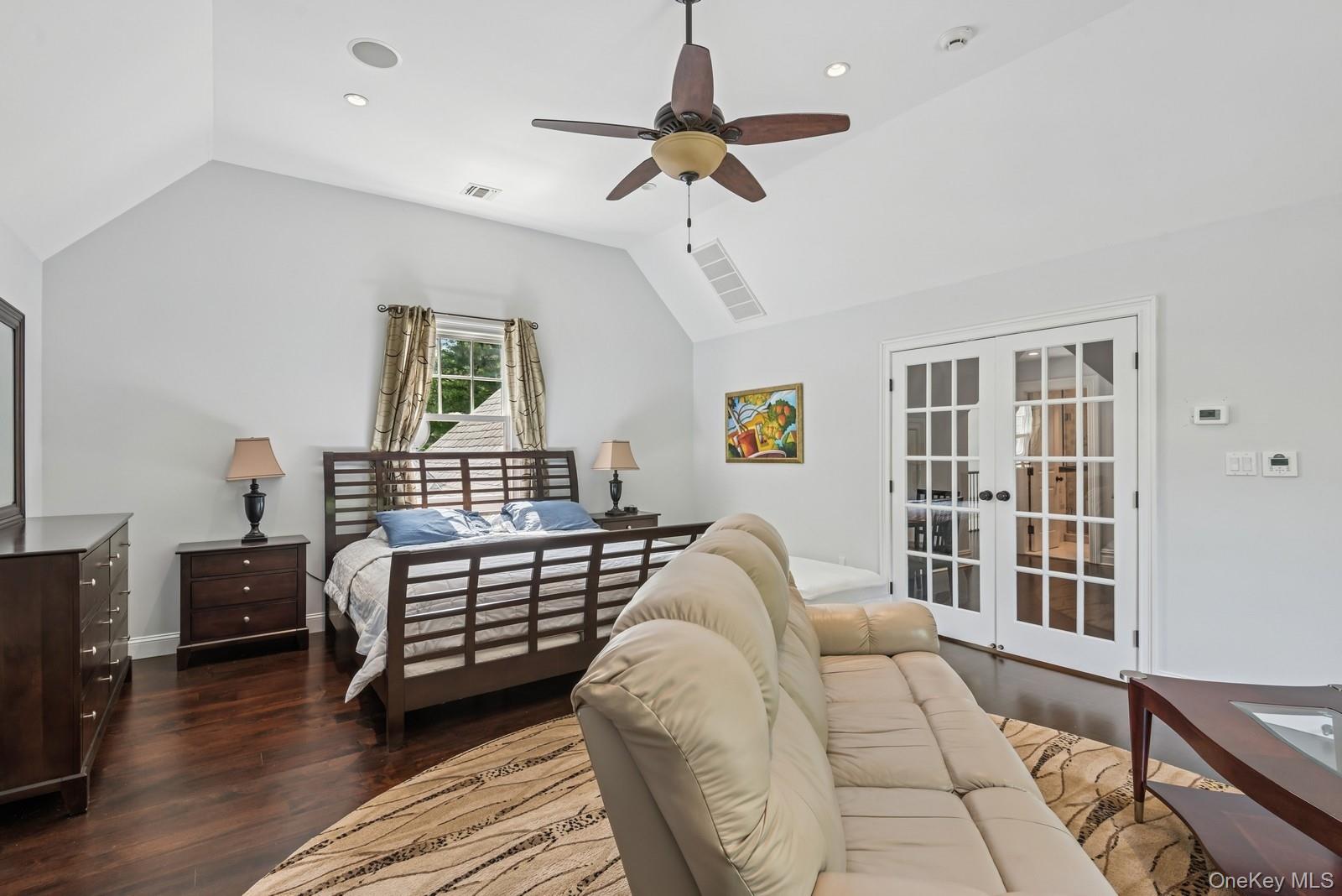 3 The Brae, Woodbury, NY 11797