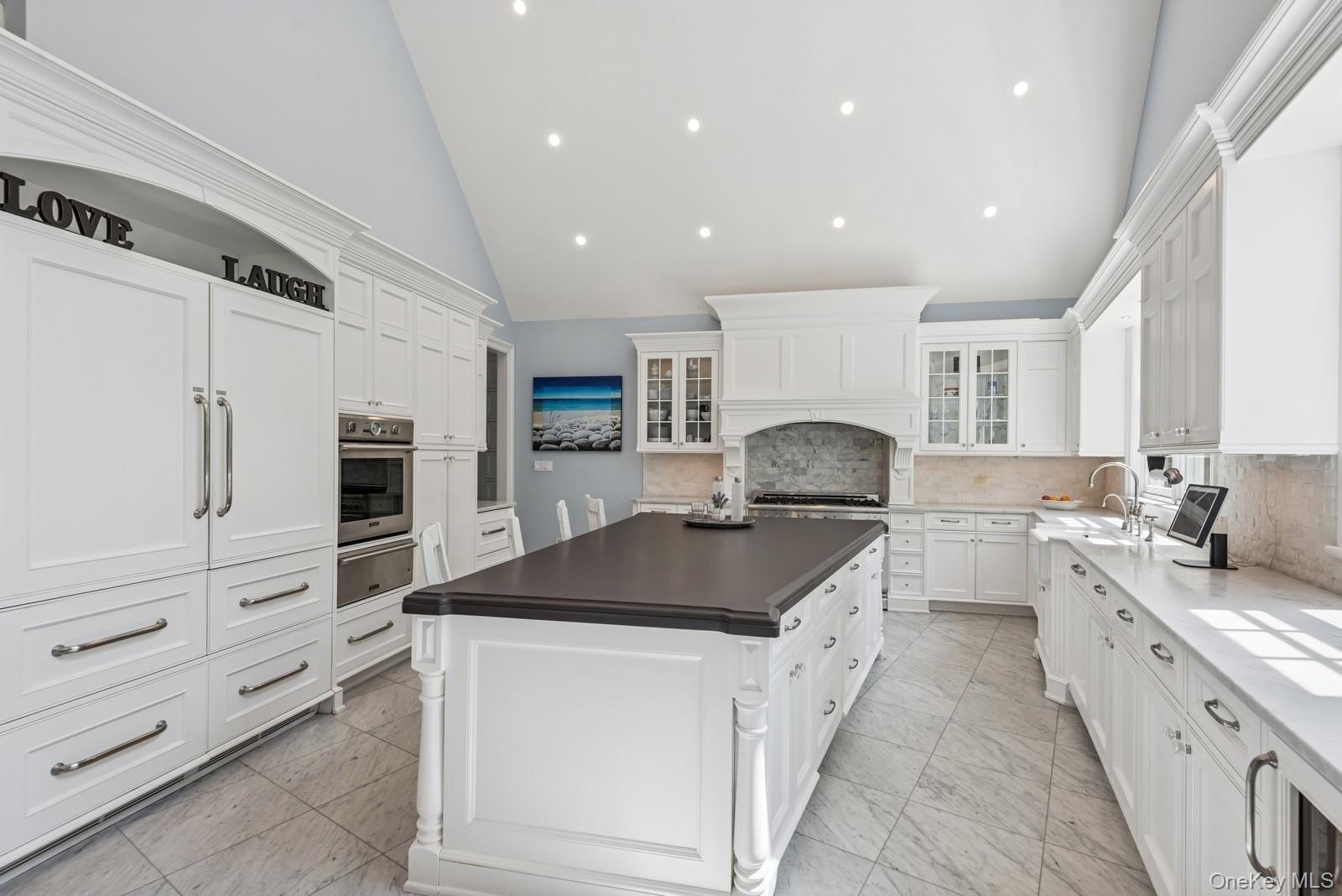 3 The Brae, Woodbury, NY 11797