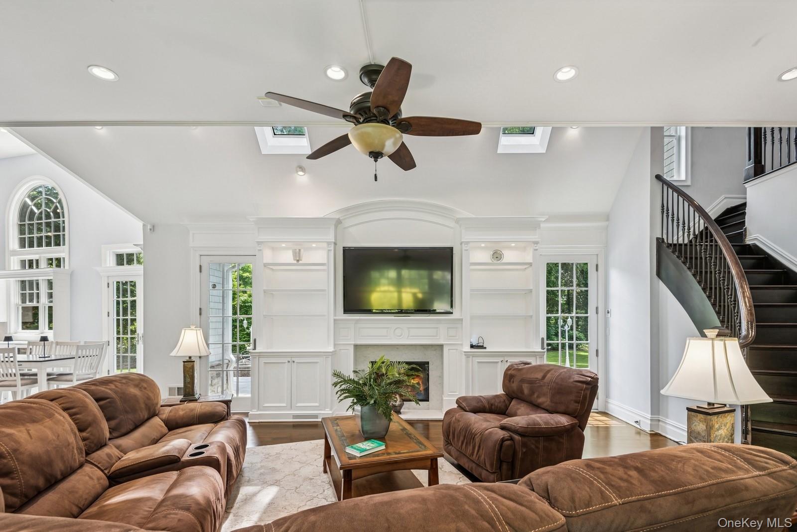 3 The Brae, Woodbury, NY 11797