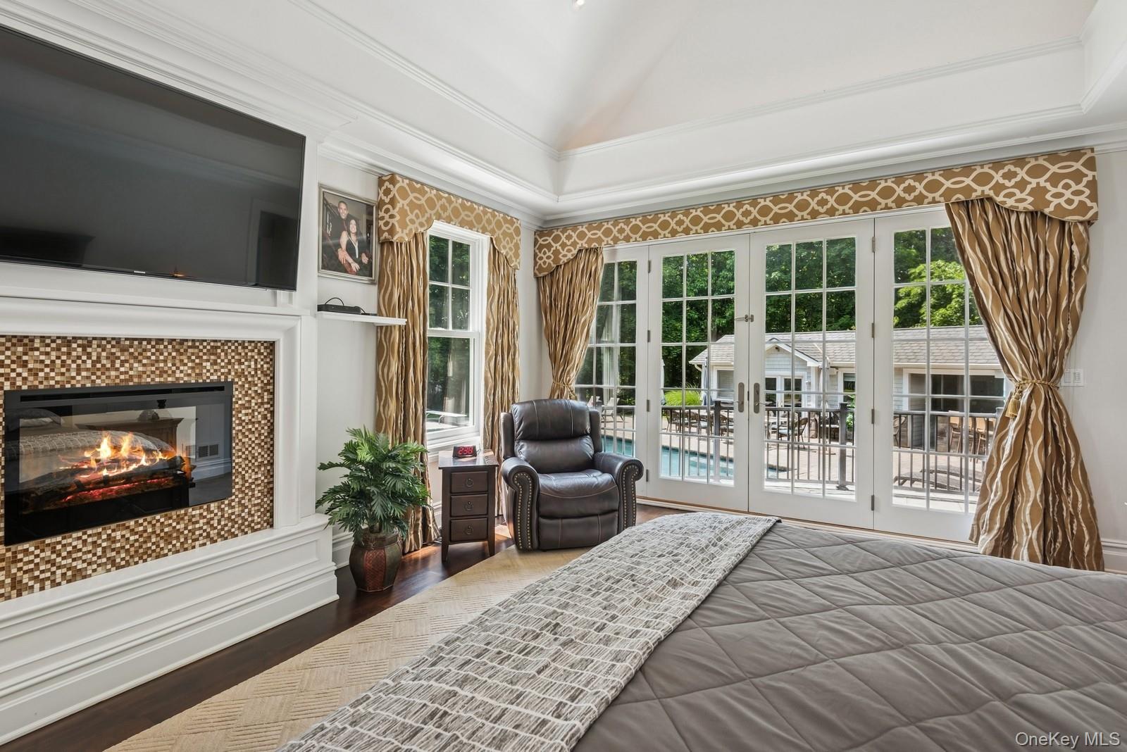 3 The Brae, Woodbury, NY 11797