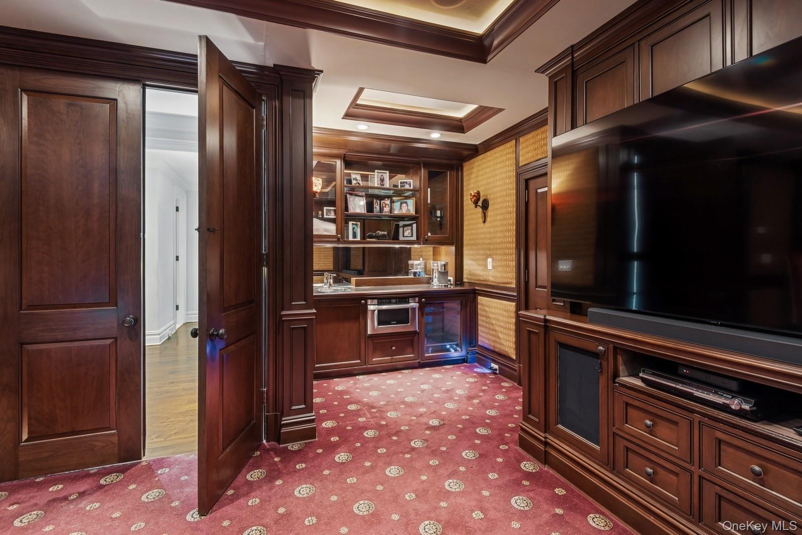 3 The Brae, Woodbury, NY 11797