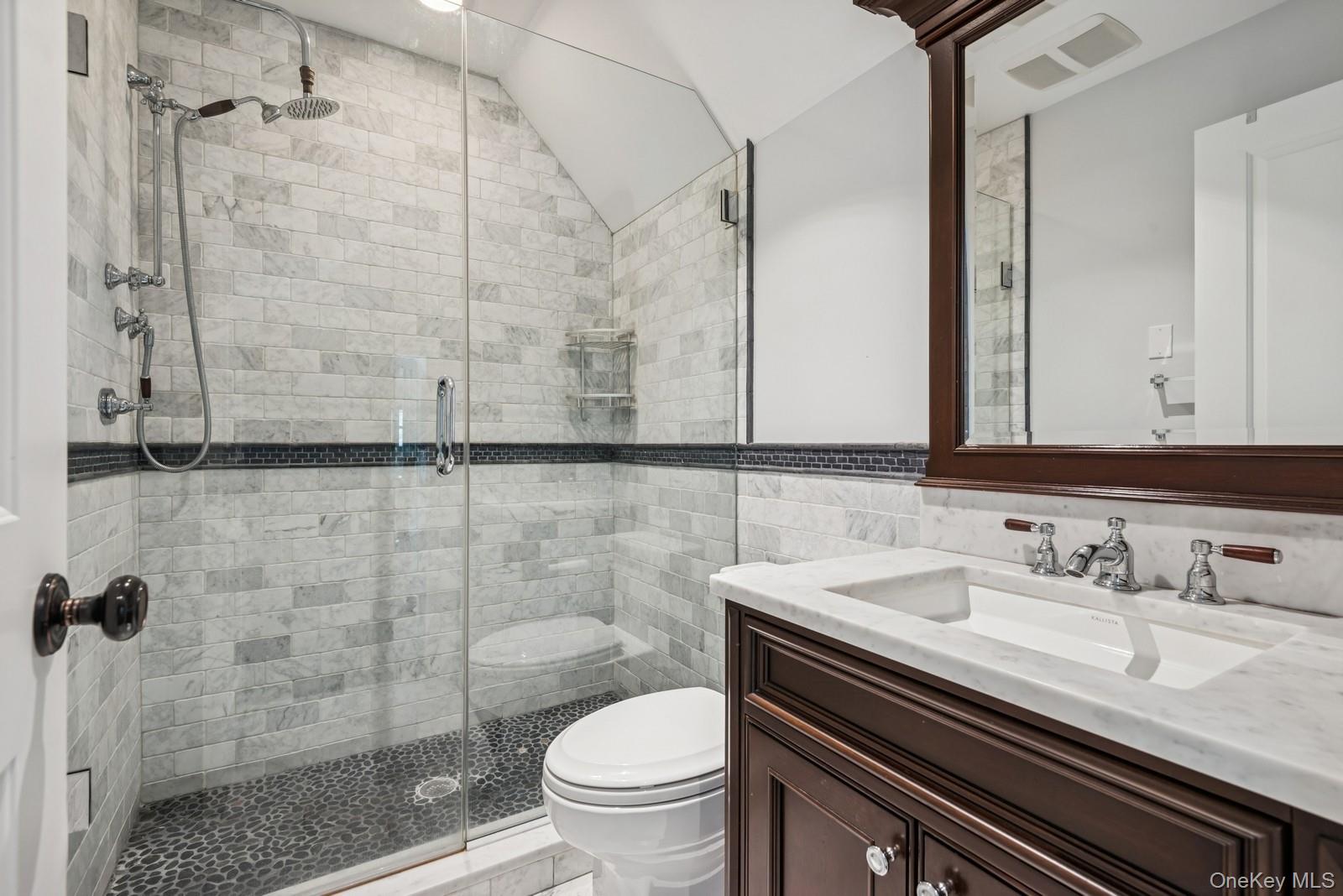 3 The Brae, Woodbury, NY 11797