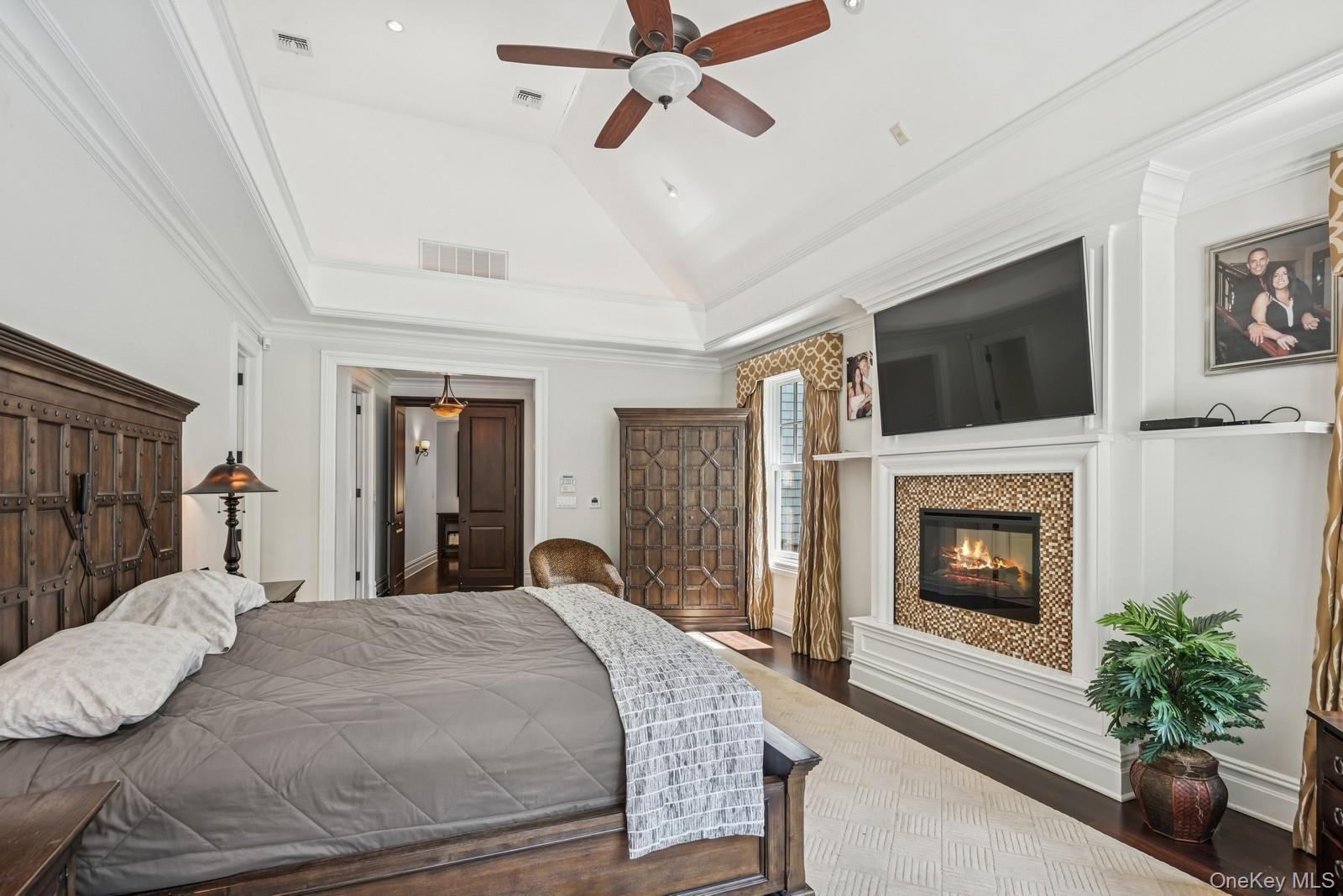 3 The Brae, Woodbury, NY 11797