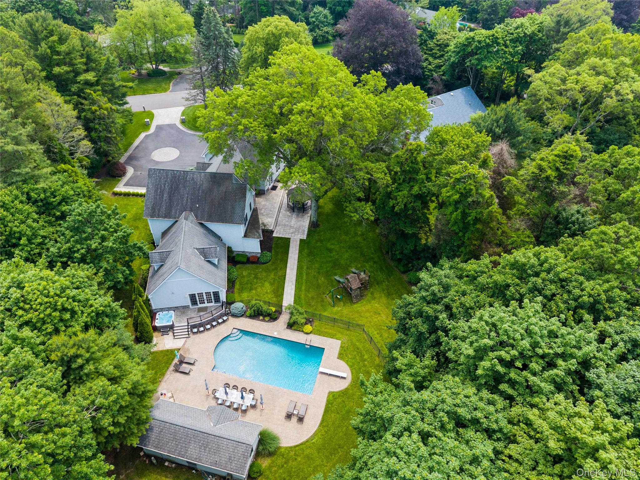 3 The Brae, Woodbury, NY 11797