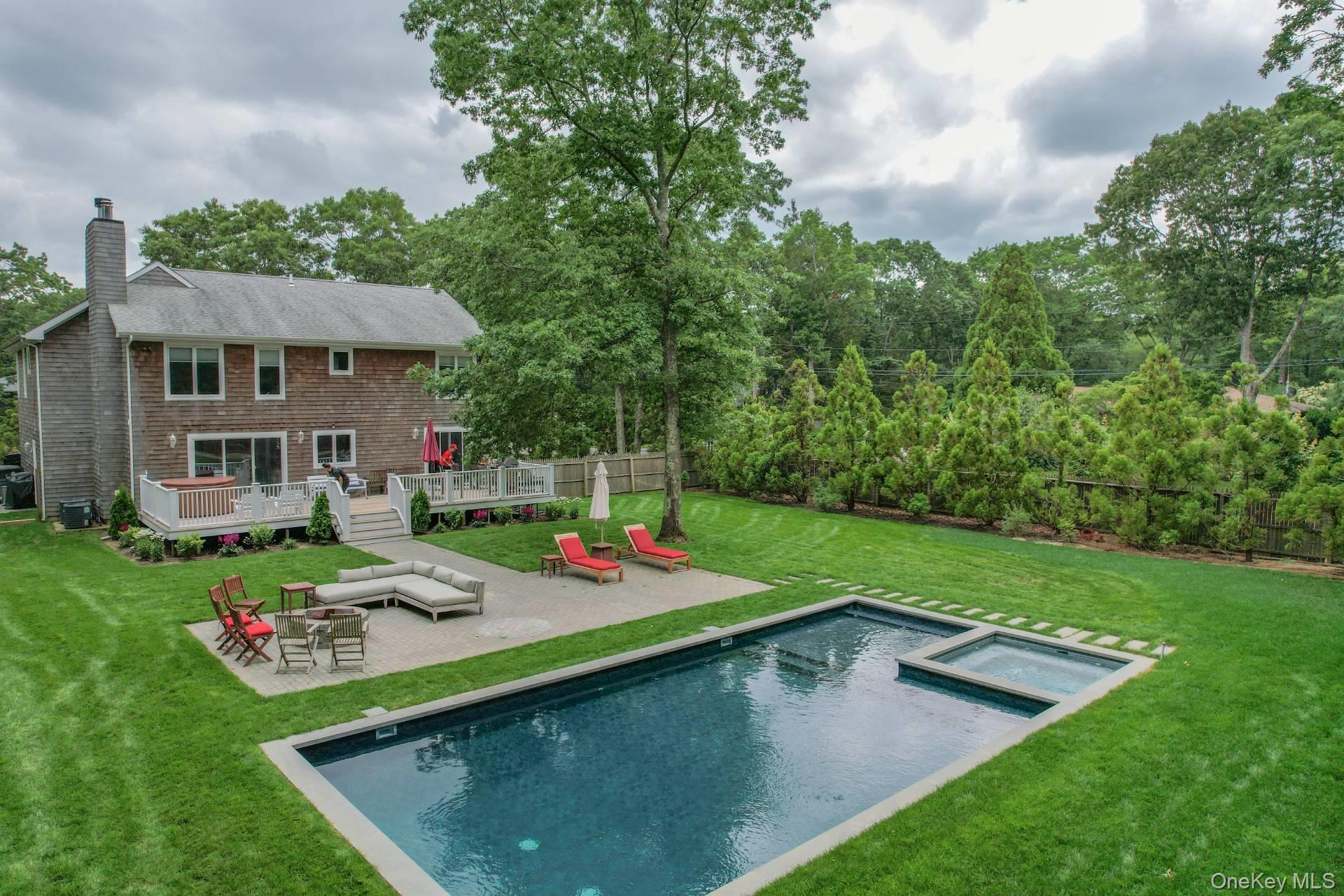 10 Pennant Lane, East Quogue, NY 11942