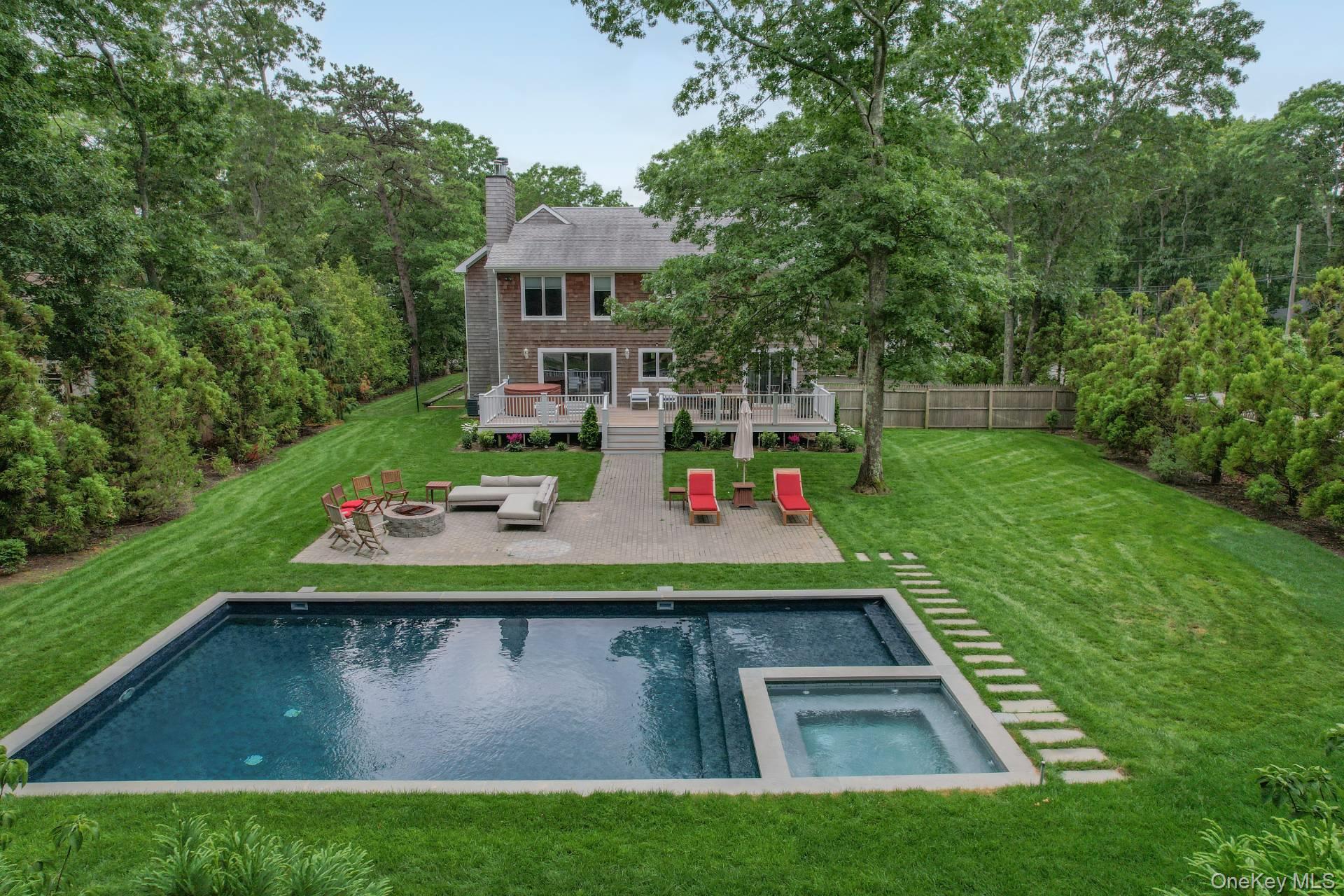 10 Pennant Lane, East Quogue, NY 11942