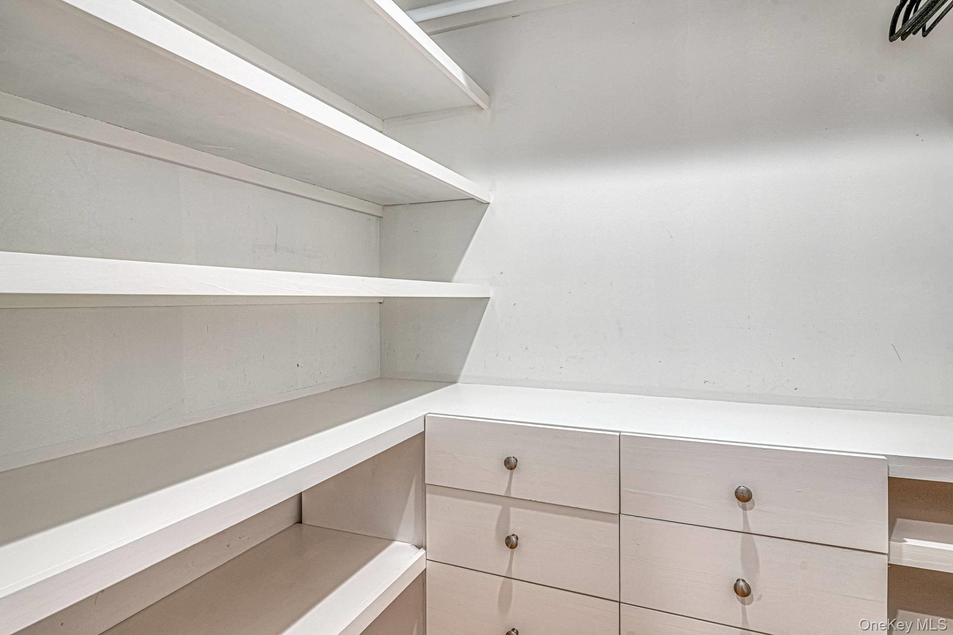 10 Pennant Lane, East Quogue, NY 11942