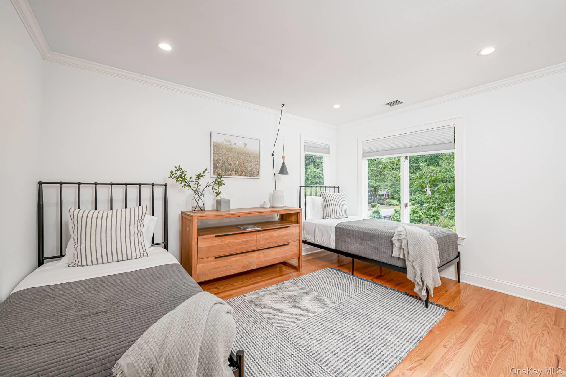 10 Pennant Lane, East Quogue, NY 11942