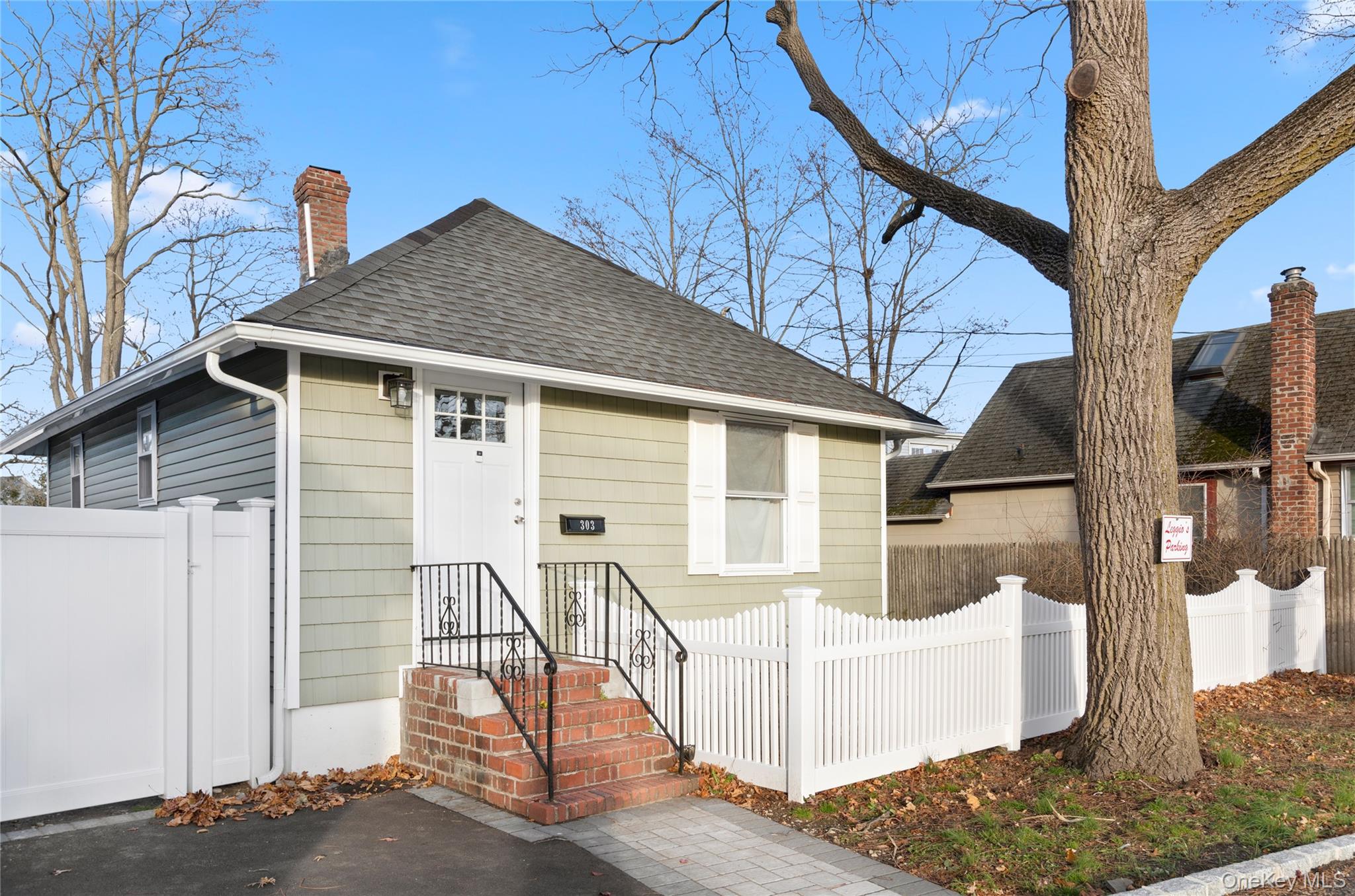 305 4th Avenue, Bay Shore, NY 11706