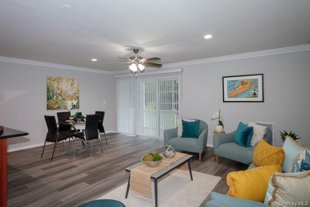 11 Overlook Drive # 11, Farmingville, NY 11738