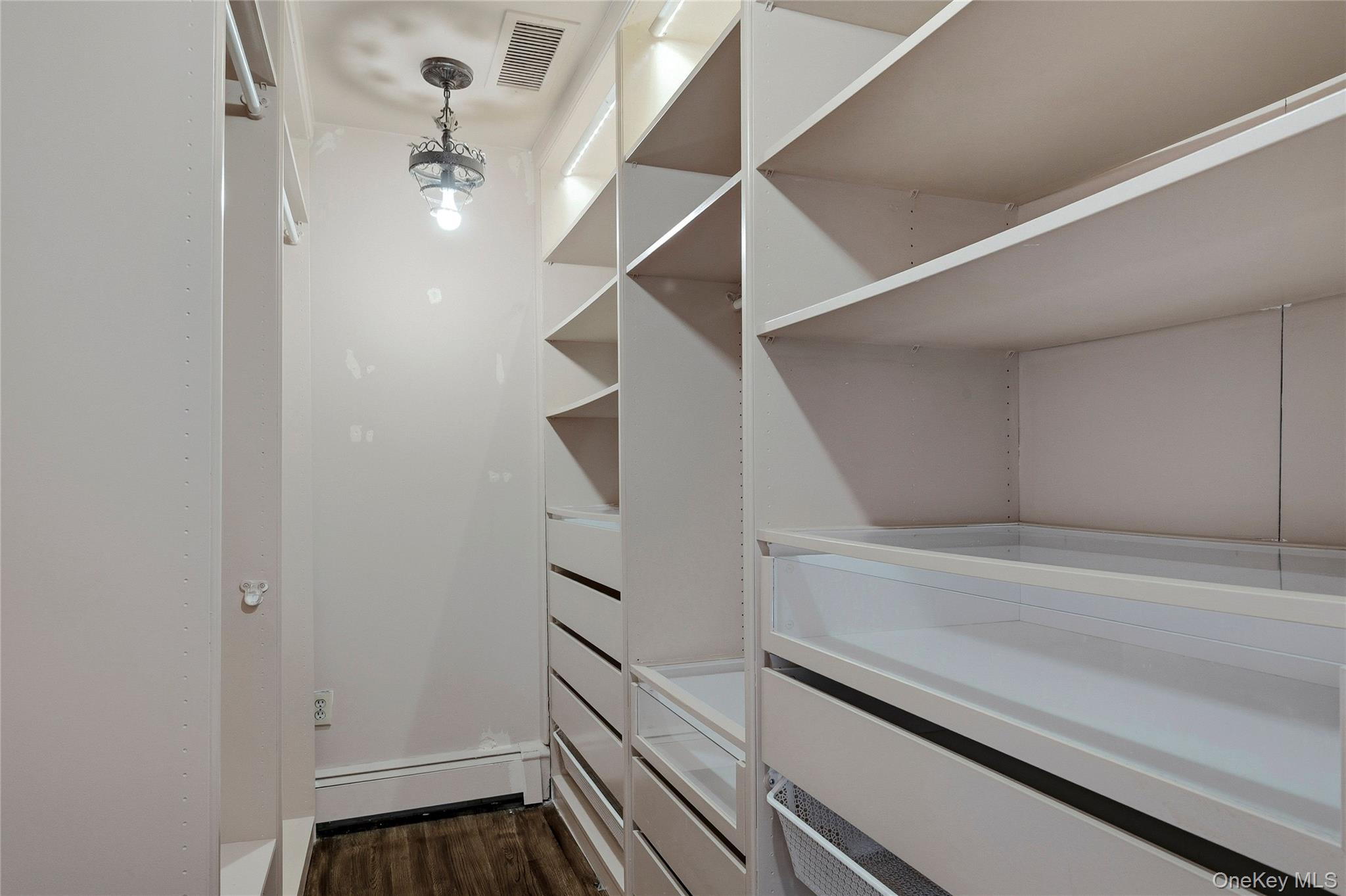 10 Hewitt Drive, Northport, NY 11768