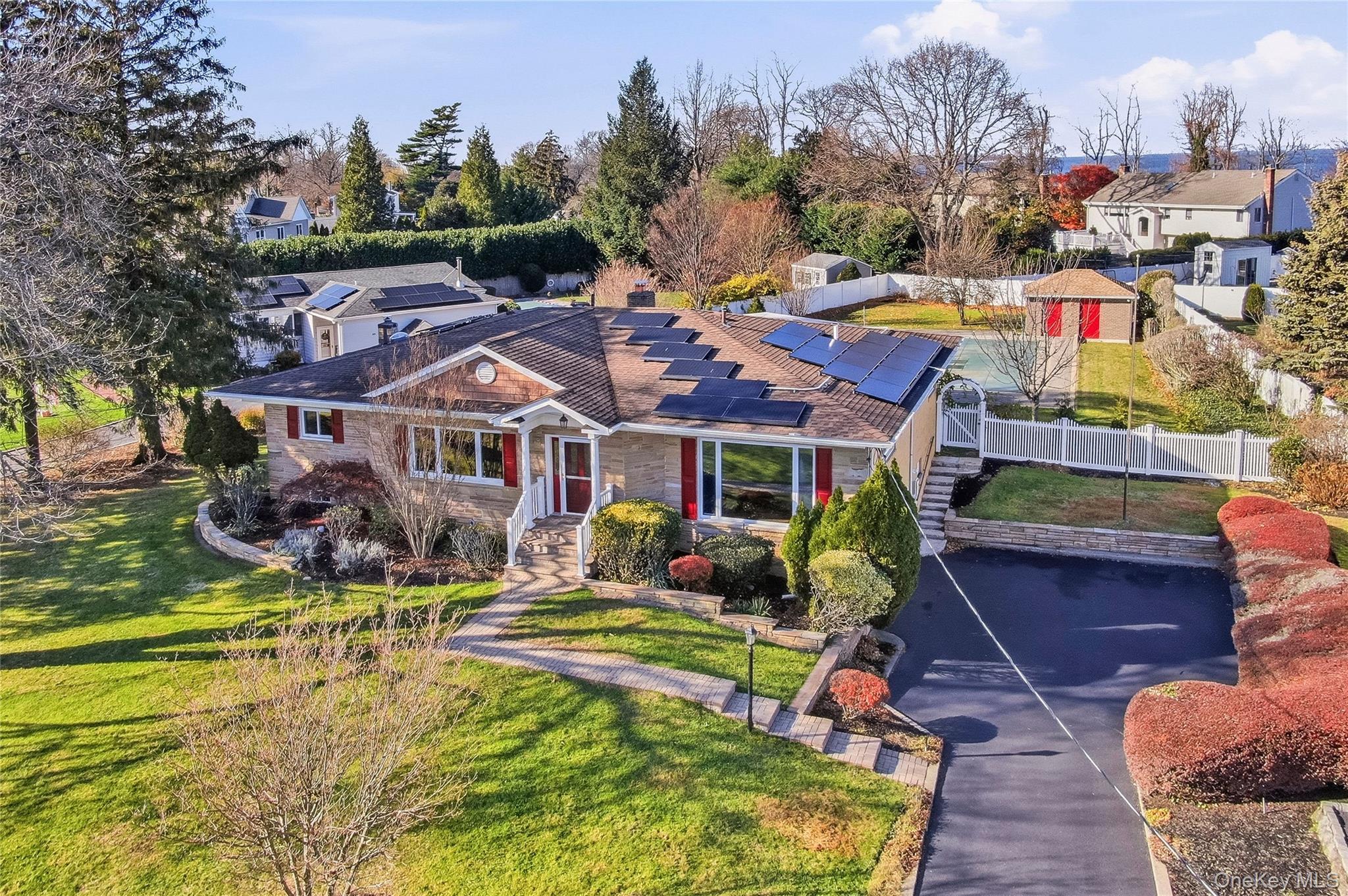 10 Hewitt Drive, Northport, NY 11768