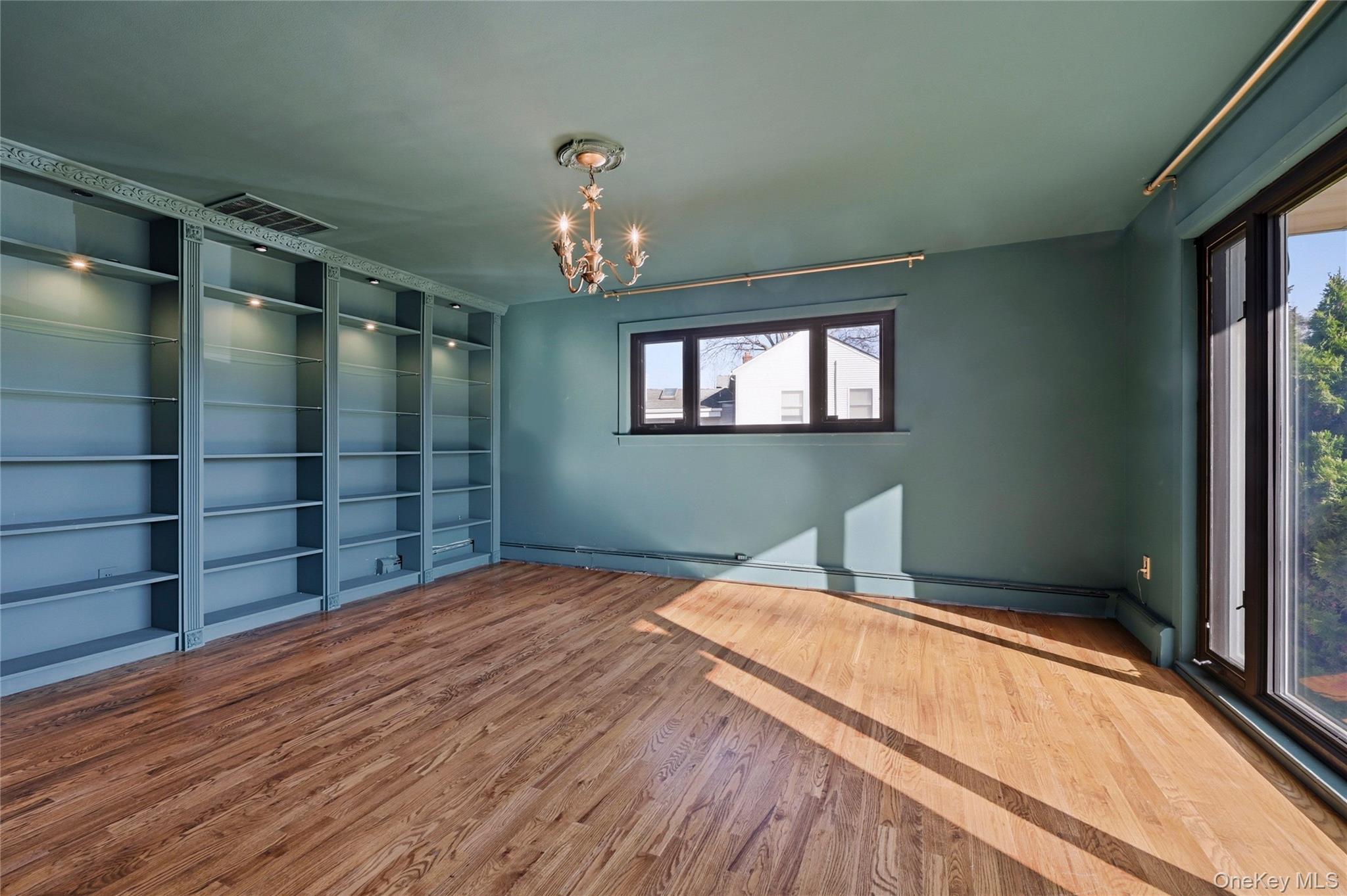 10 Hewitt Drive, Northport, NY 11768