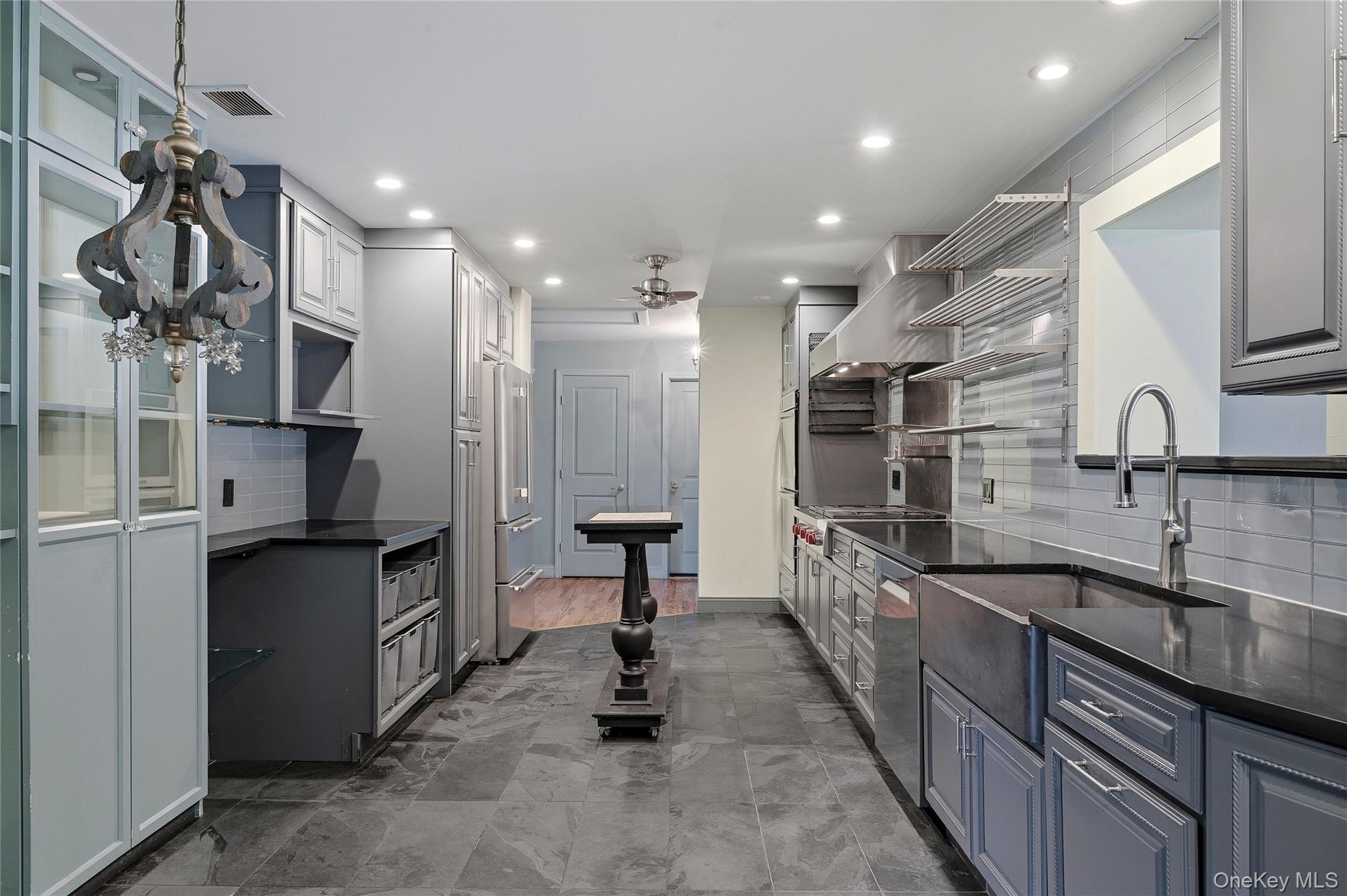 10 Hewitt Drive, Northport, NY 11768