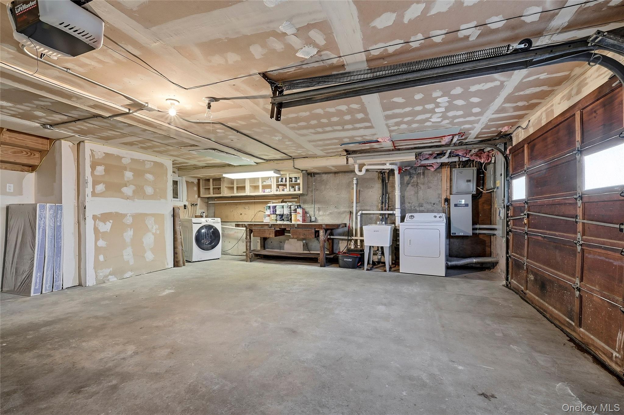 10 Hewitt Drive, Northport, NY 11768