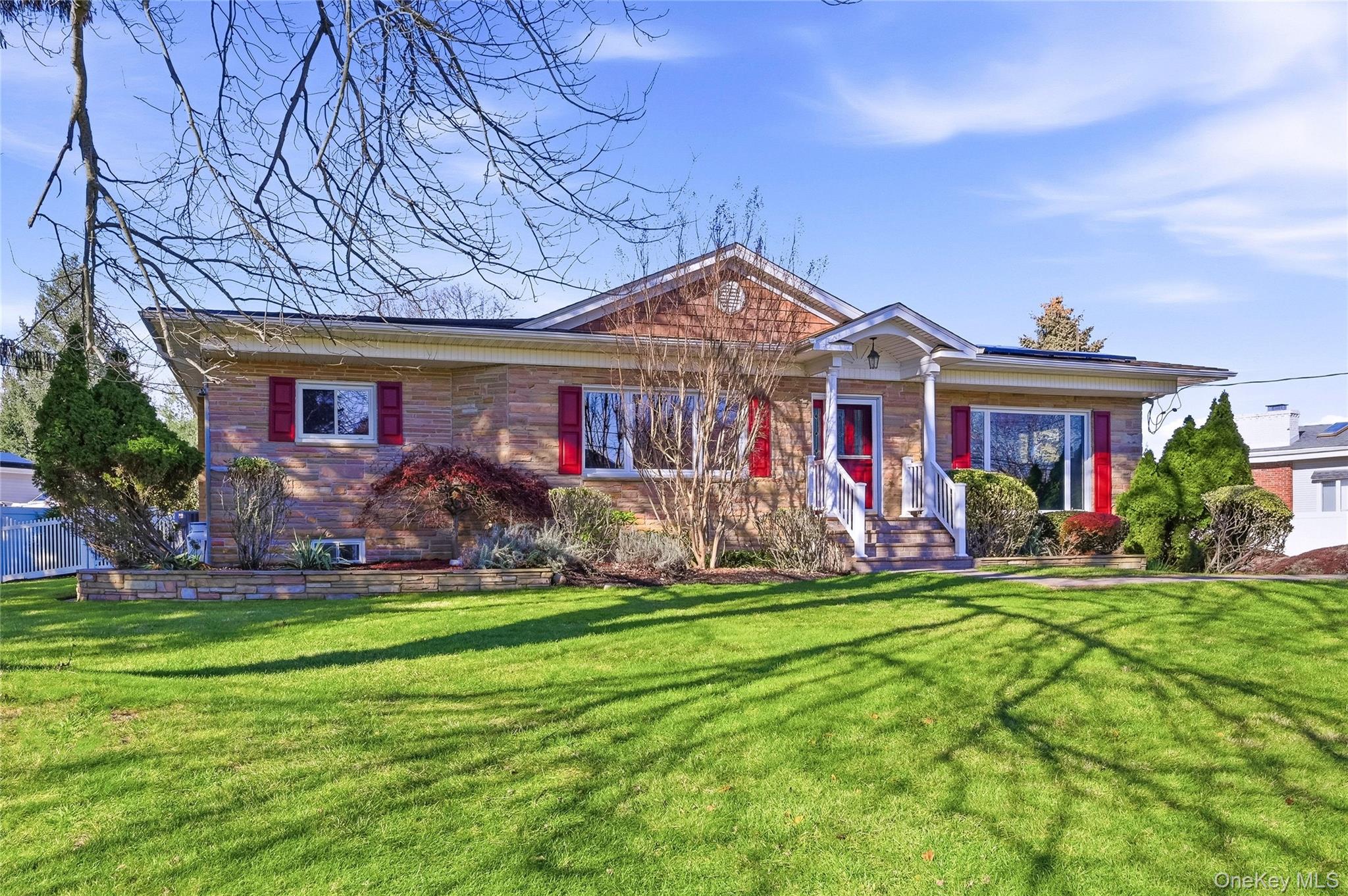 10 Hewitt Drive, Northport, NY 11768