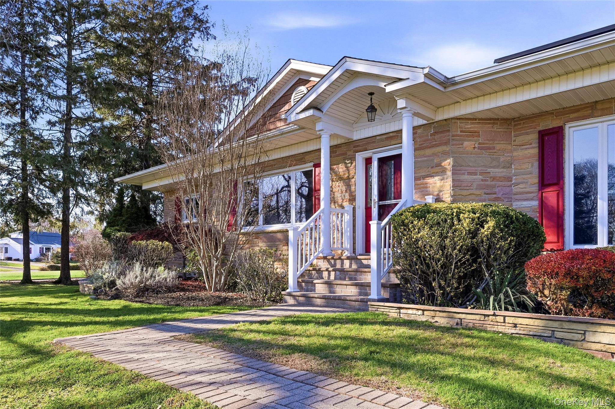 10 Hewitt Drive, Northport, NY 11768