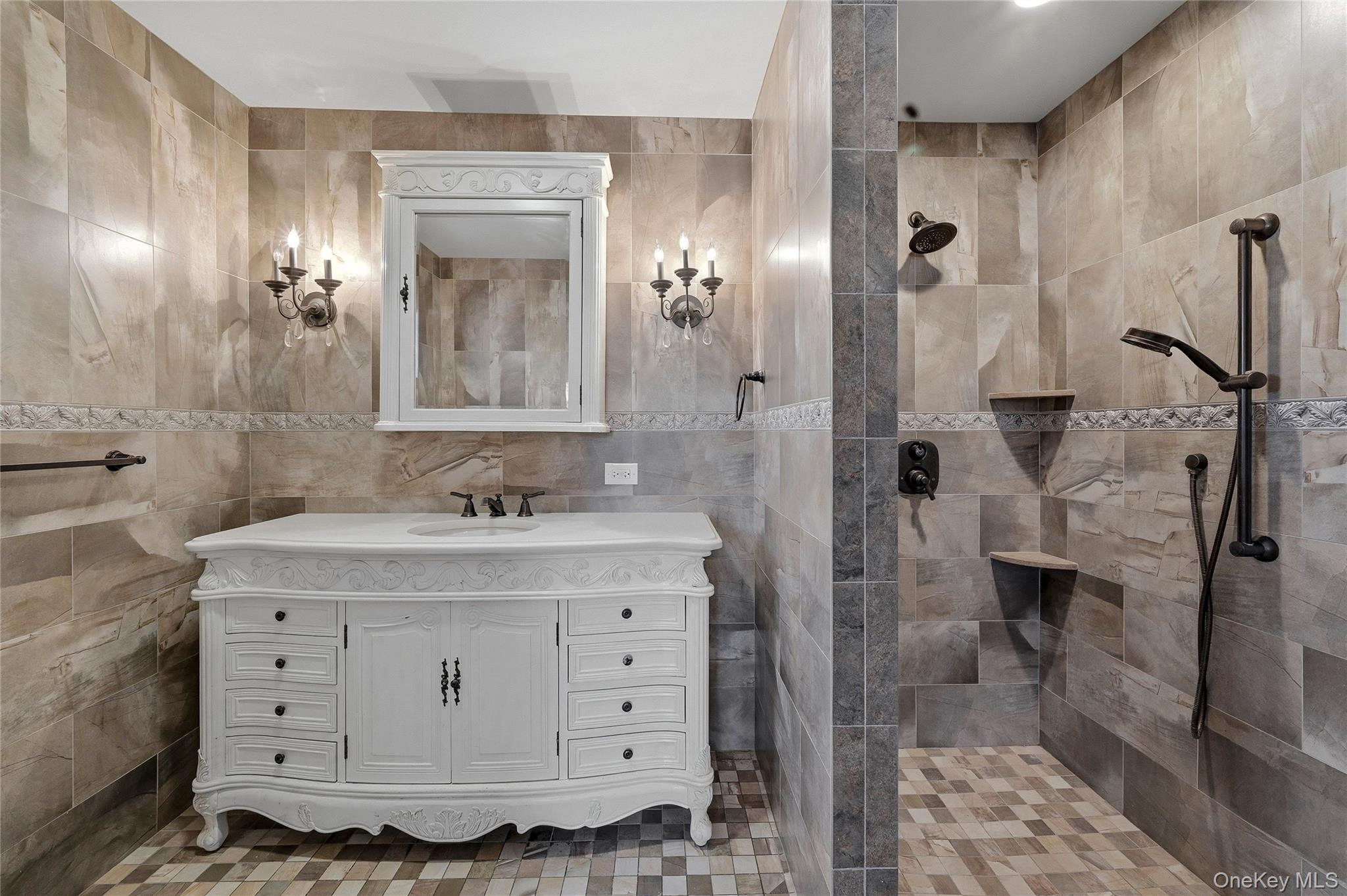 10 Hewitt Drive, Northport, NY 11768