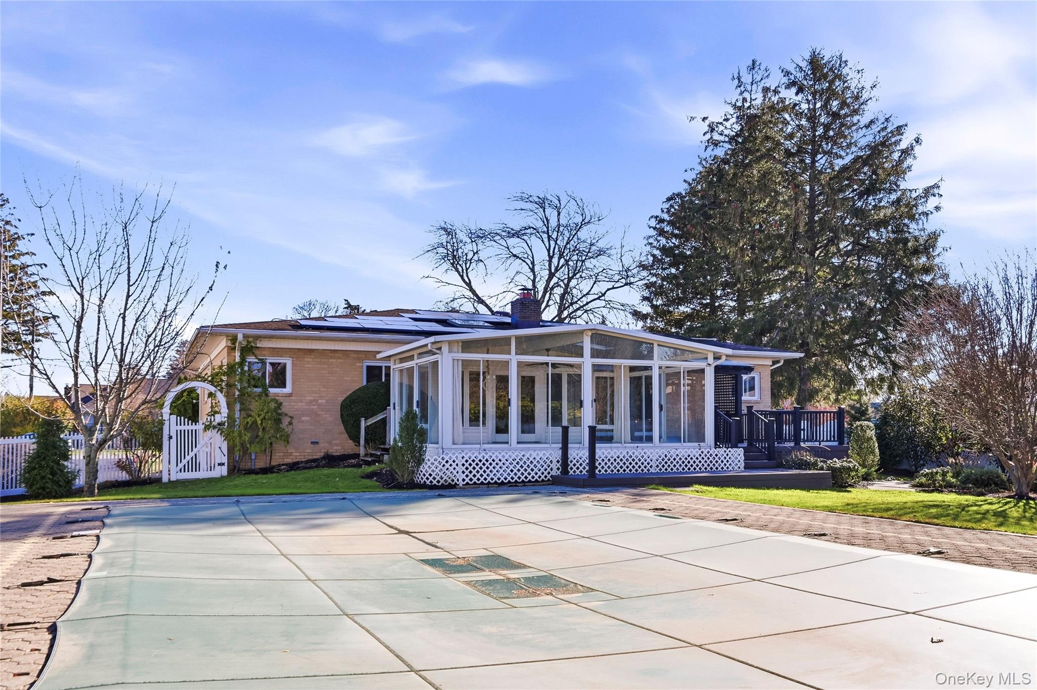 10 Hewitt Drive, Northport, NY 11768