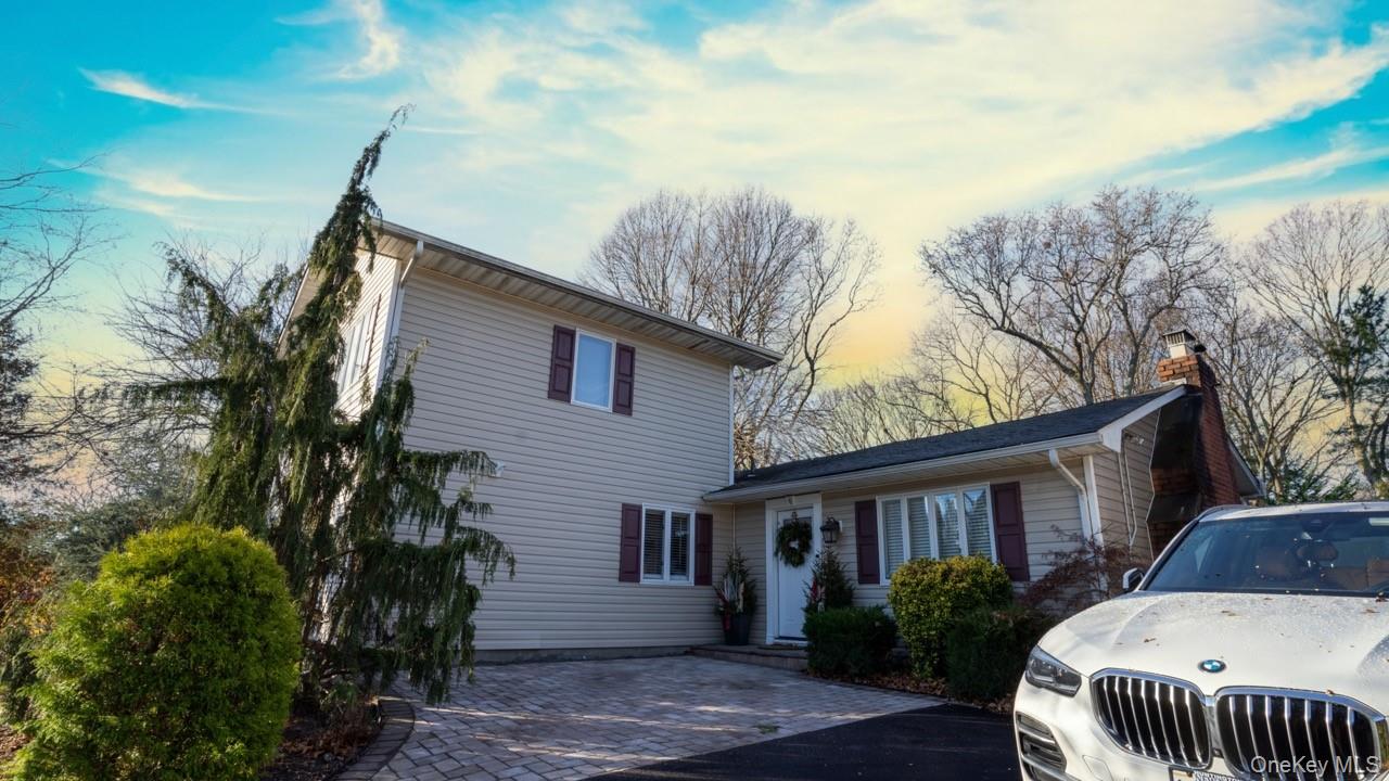 4 Galaxie Lane, Selden, NY 11784