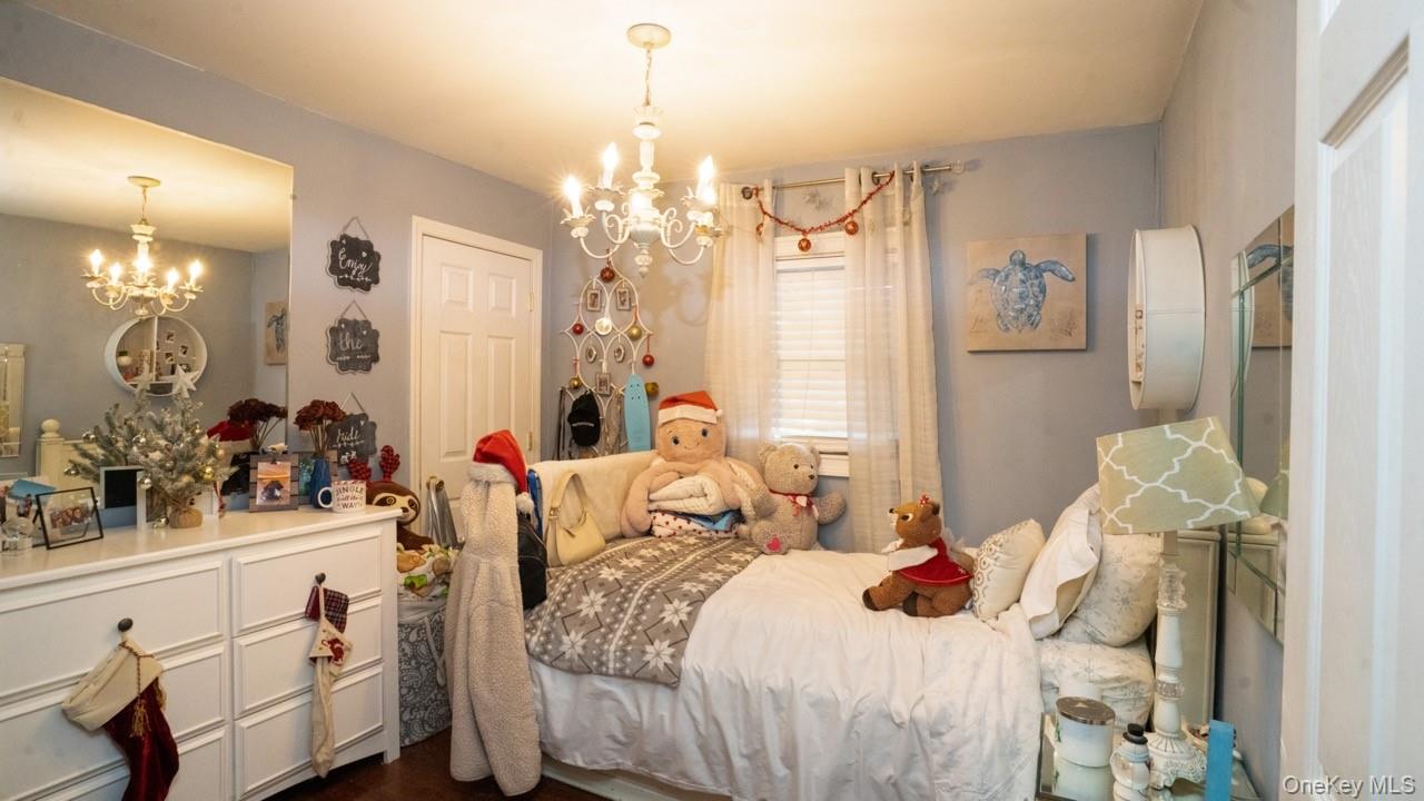 4 Galaxie Lane, Selden, NY 11784