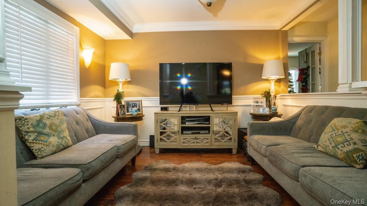 4 Galaxie Lane, Selden, NY 11784